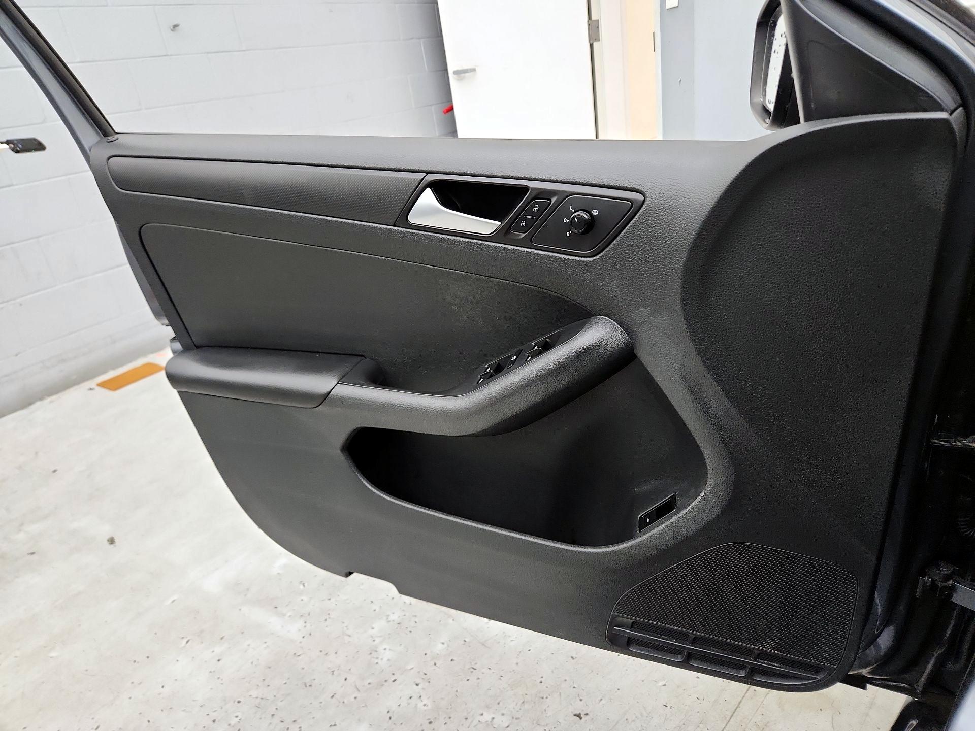 Thumbnail: 2016 Volkswagen Jetta - 12