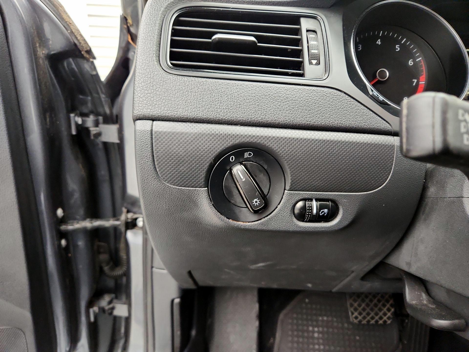 Thumbnail: 2016 Volkswagen Jetta - 13