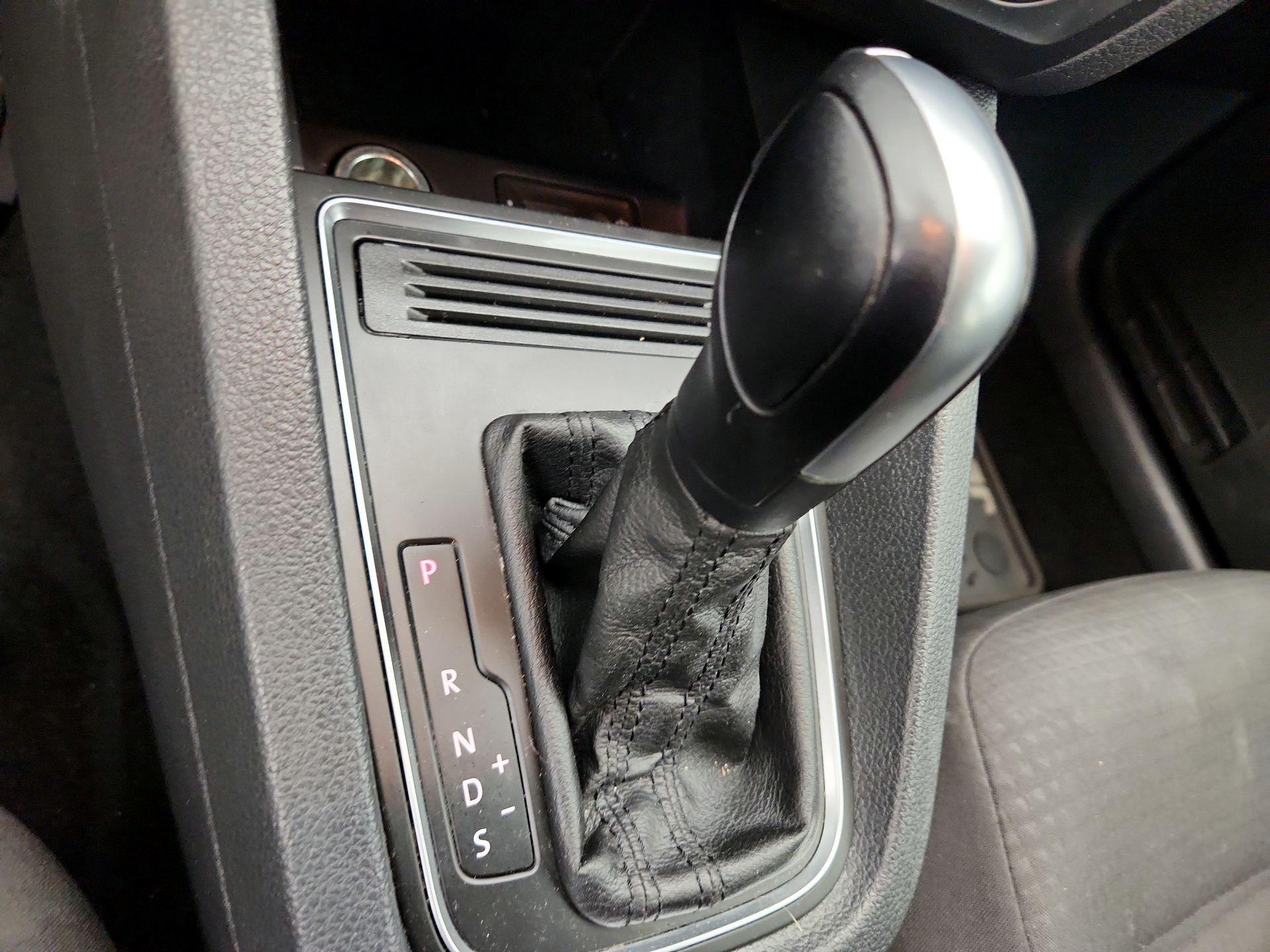 Thumbnail: 2016 Volkswagen Jetta - 17