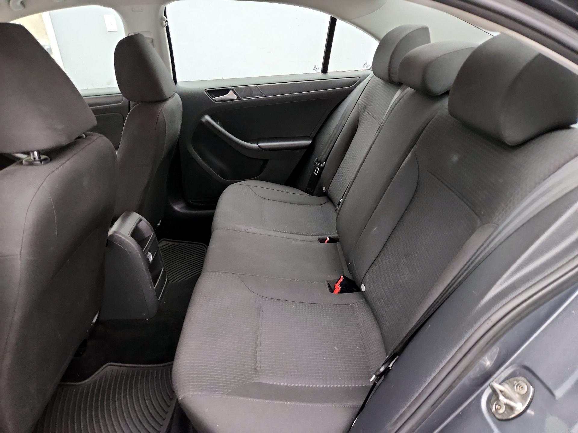 Thumbnail: 2016 Volkswagen Jetta - 19