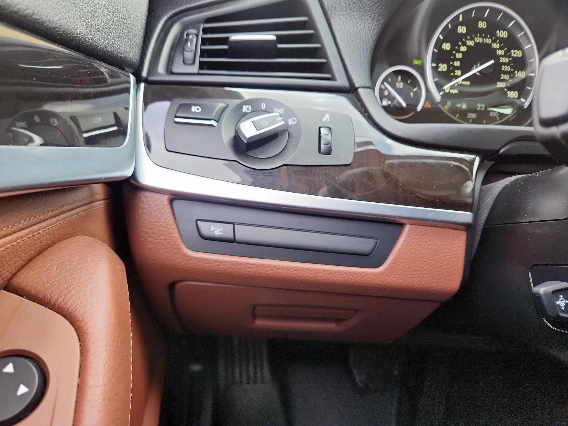 Thumbnail: 2015 BMW 5 Series - 13