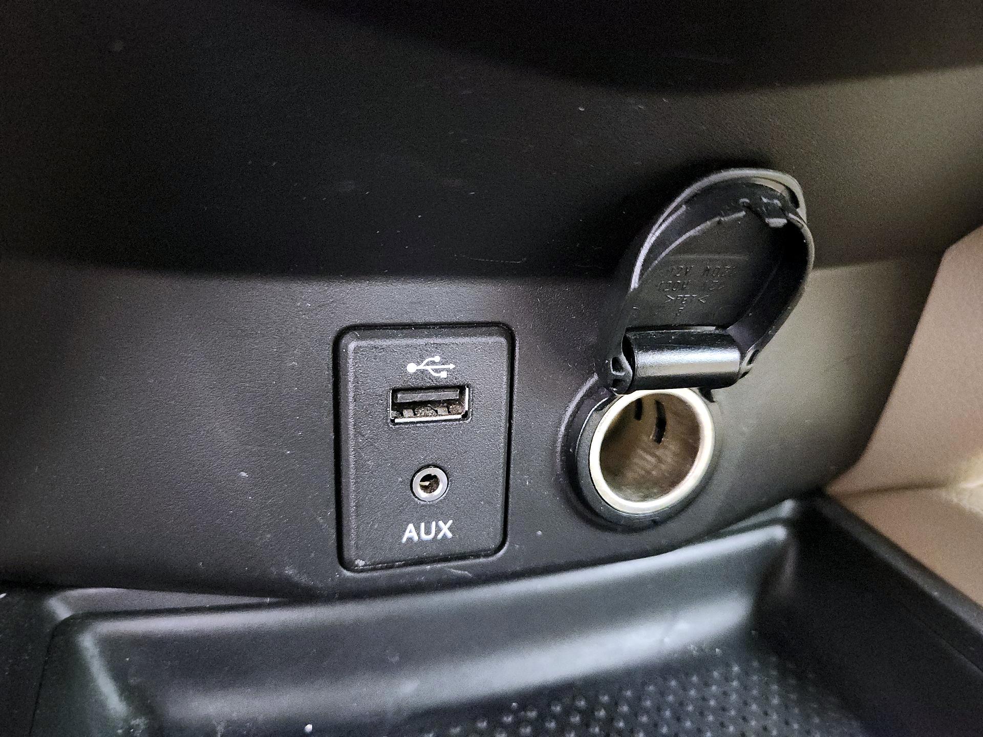 Thumbnail: 2014 Nissan Rogue - 18