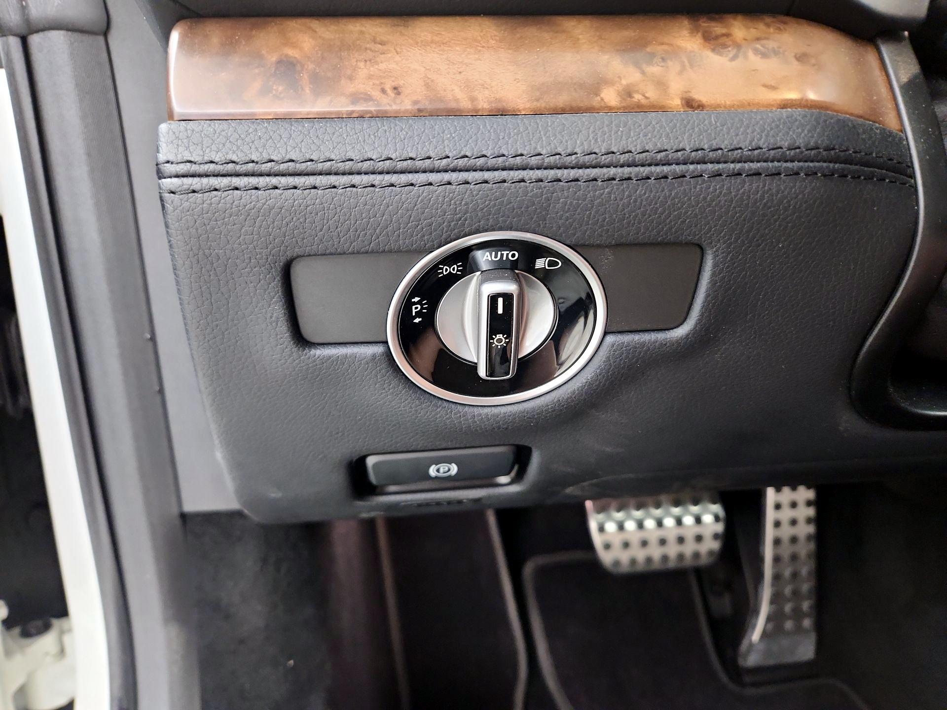 Thumbnail: 2016 Mercedes-Benz SL-Class - 13