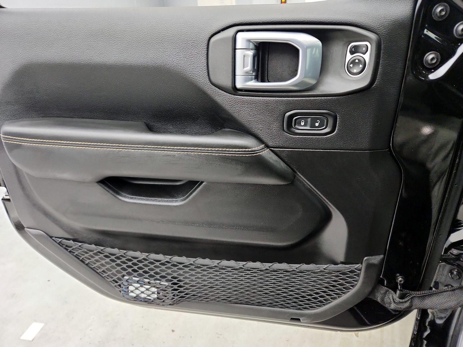 2024 Jeep Wrangler 4-Door Sahara - Photo 13