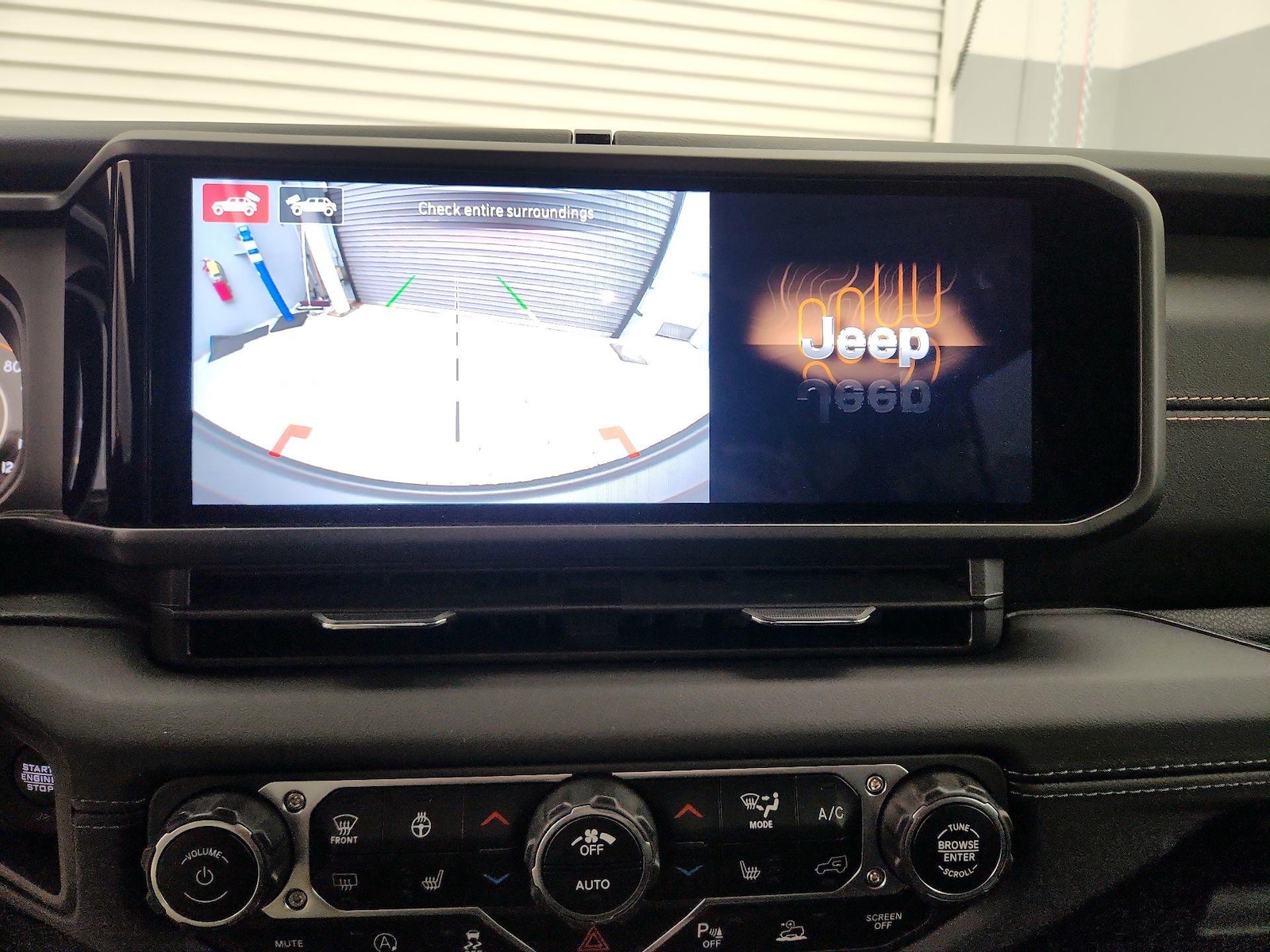 2024 Jeep Wrangler 4-Door Sahara - Photo 16