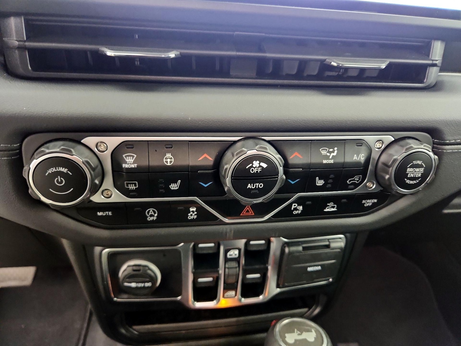 2024 Jeep Wrangler 4-Door Sahara - Photo 18