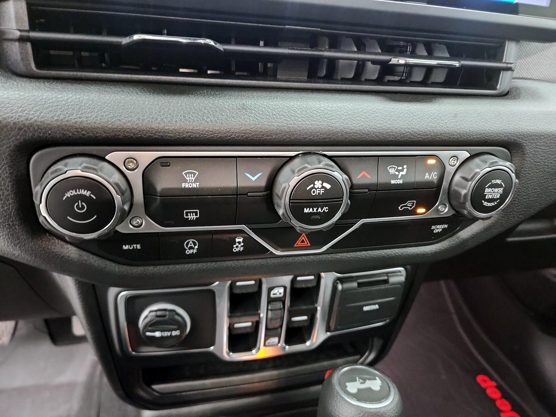Thumbnail: 2025 Jeep Wrangler - 16