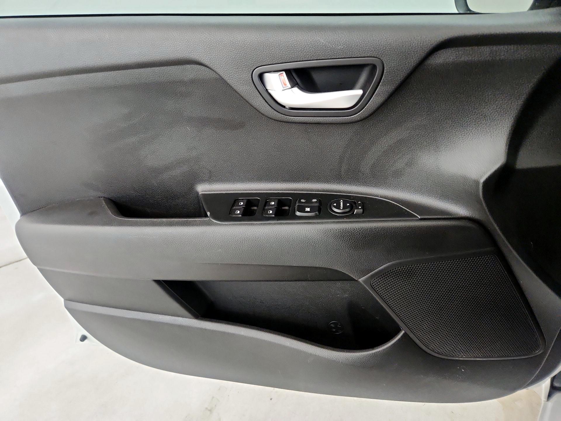 Thumbnail: 2023 Kia Rio - 12