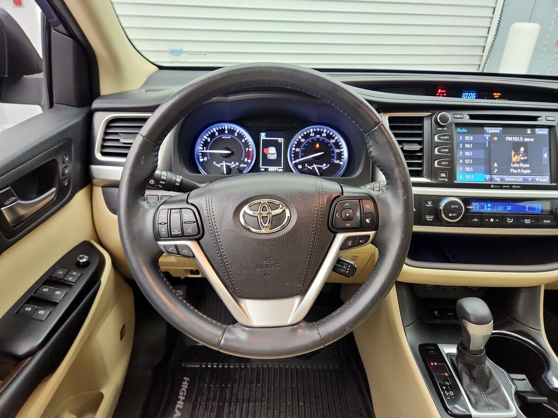 Thumbnail: 2019 Toyota Highlander - 10