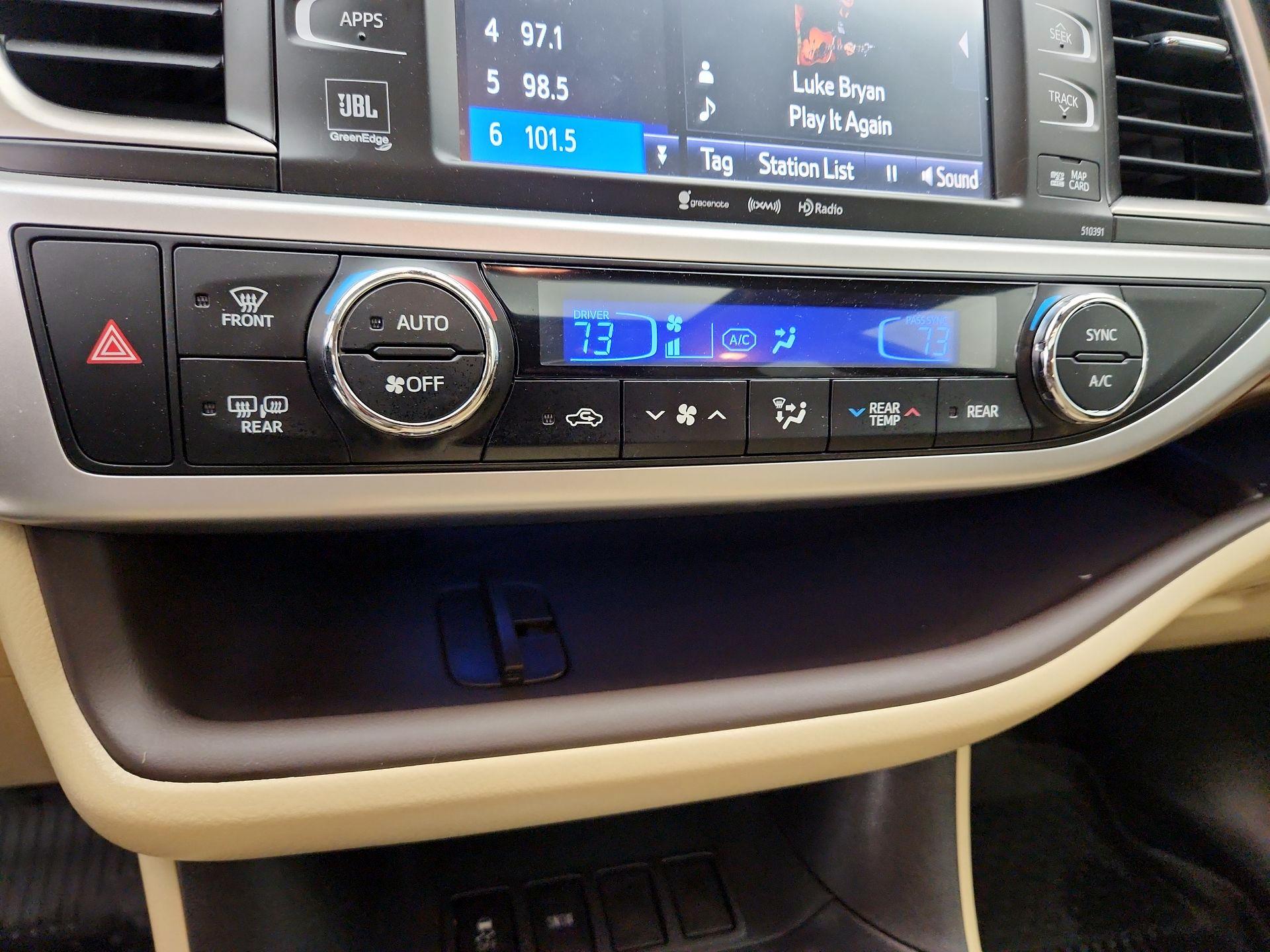 Thumbnail: 2019 Toyota Highlander - 16