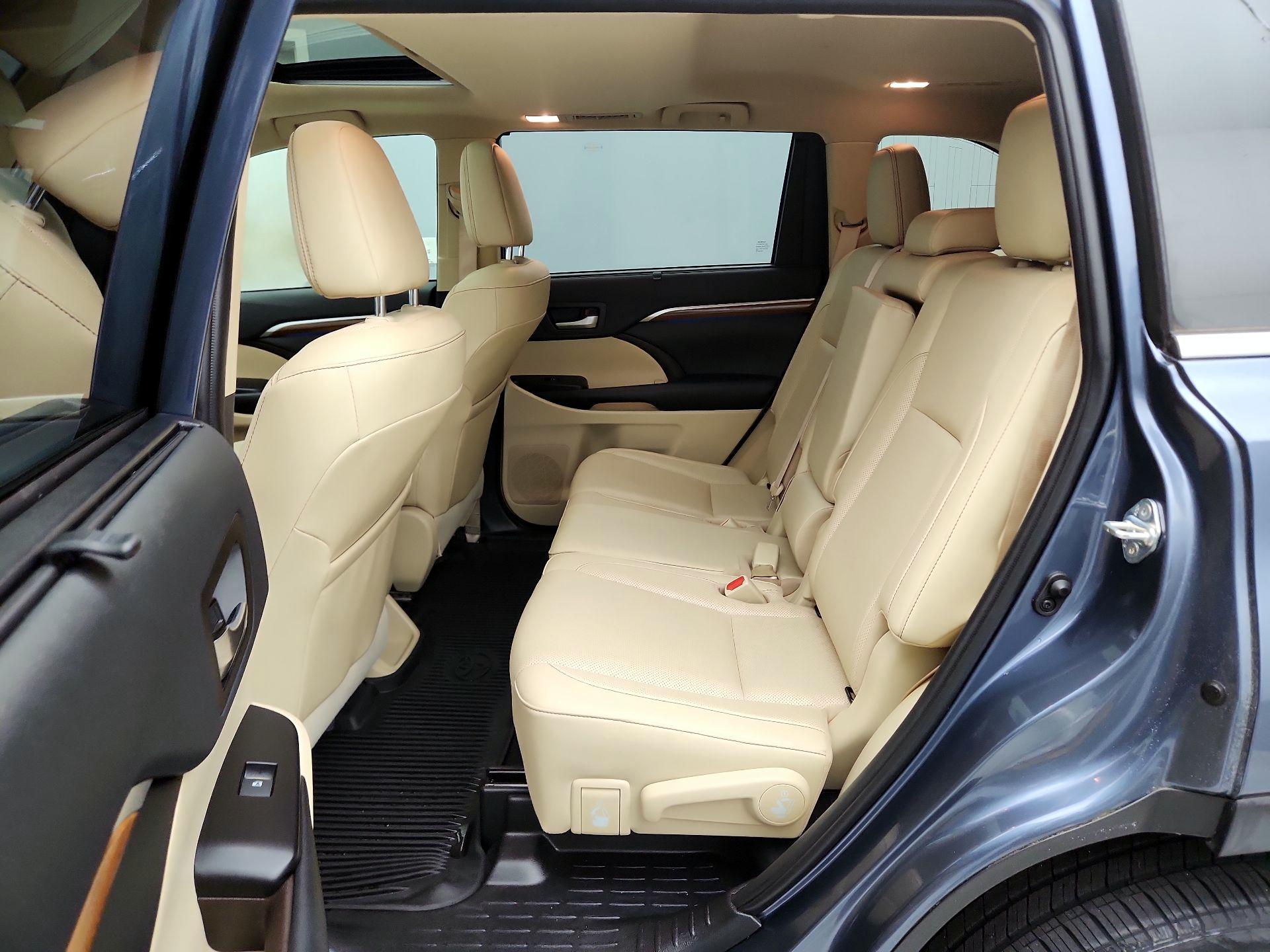 Thumbnail: 2019 Toyota Highlander - 20