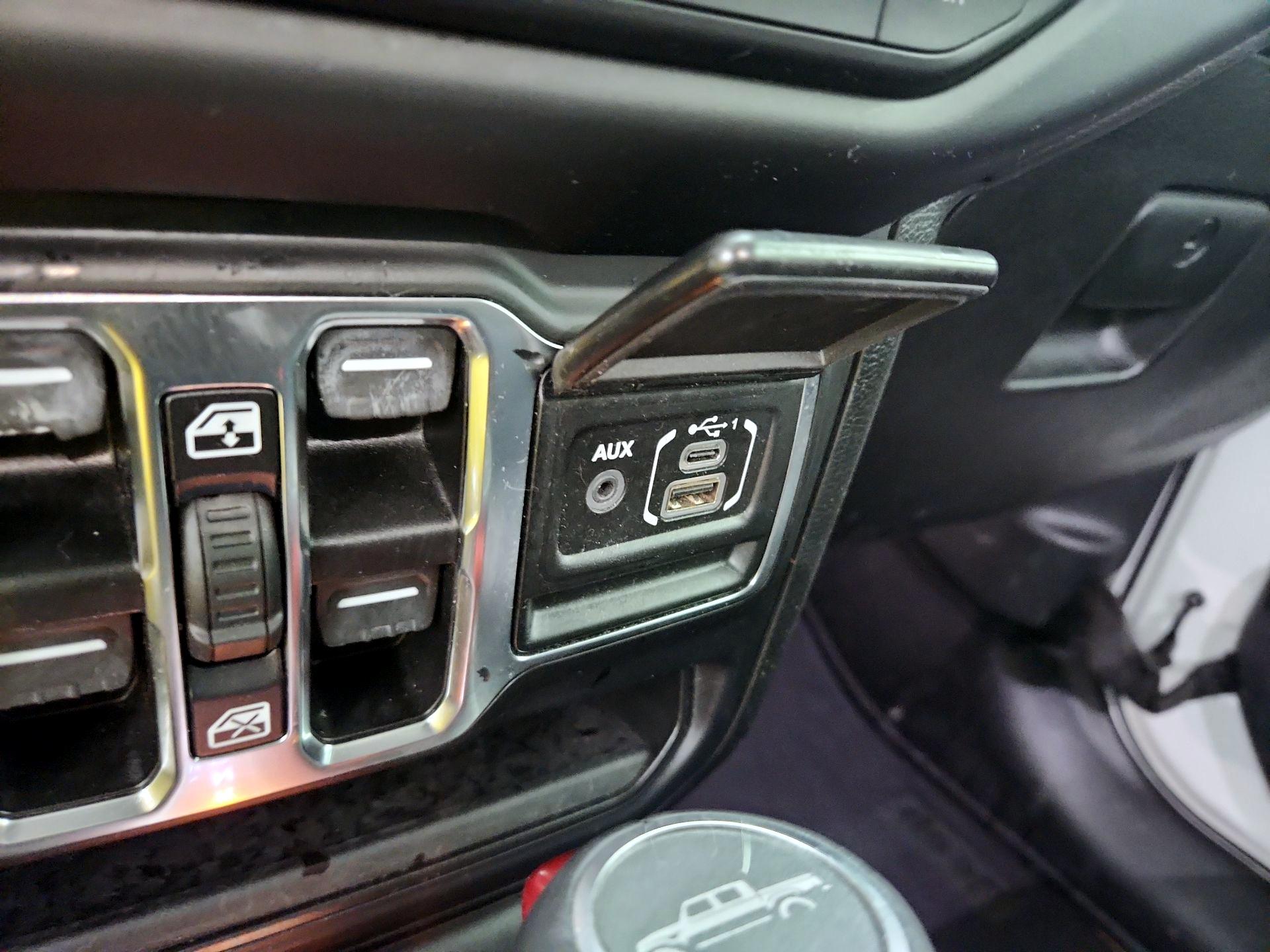 Thumbnail: 2021 Jeep Gladiator - 18