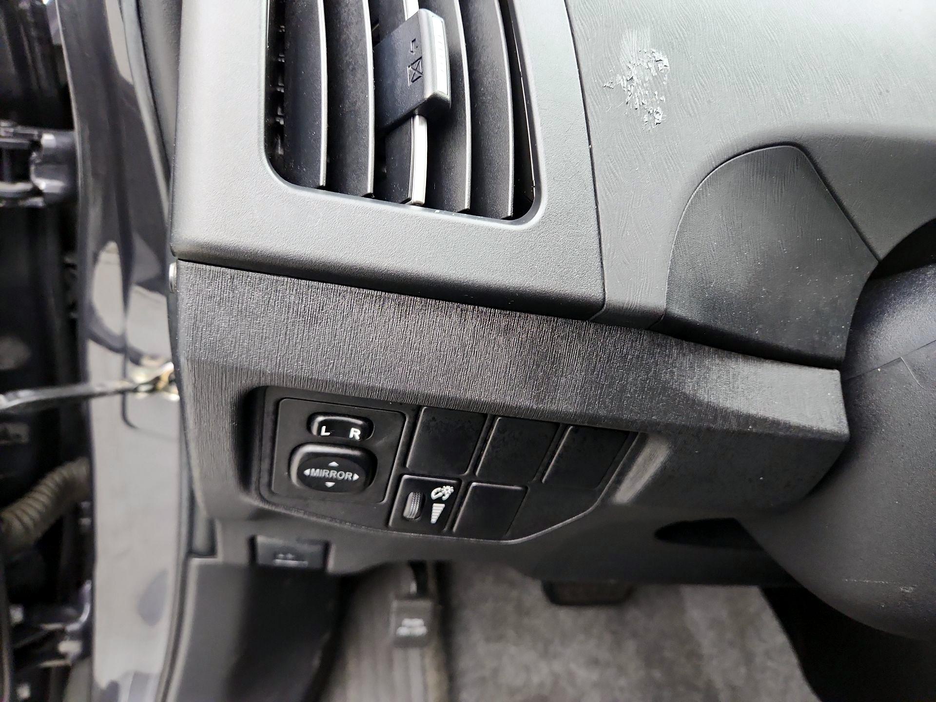 Thumbnail: 2015 Toyota Prius - 13