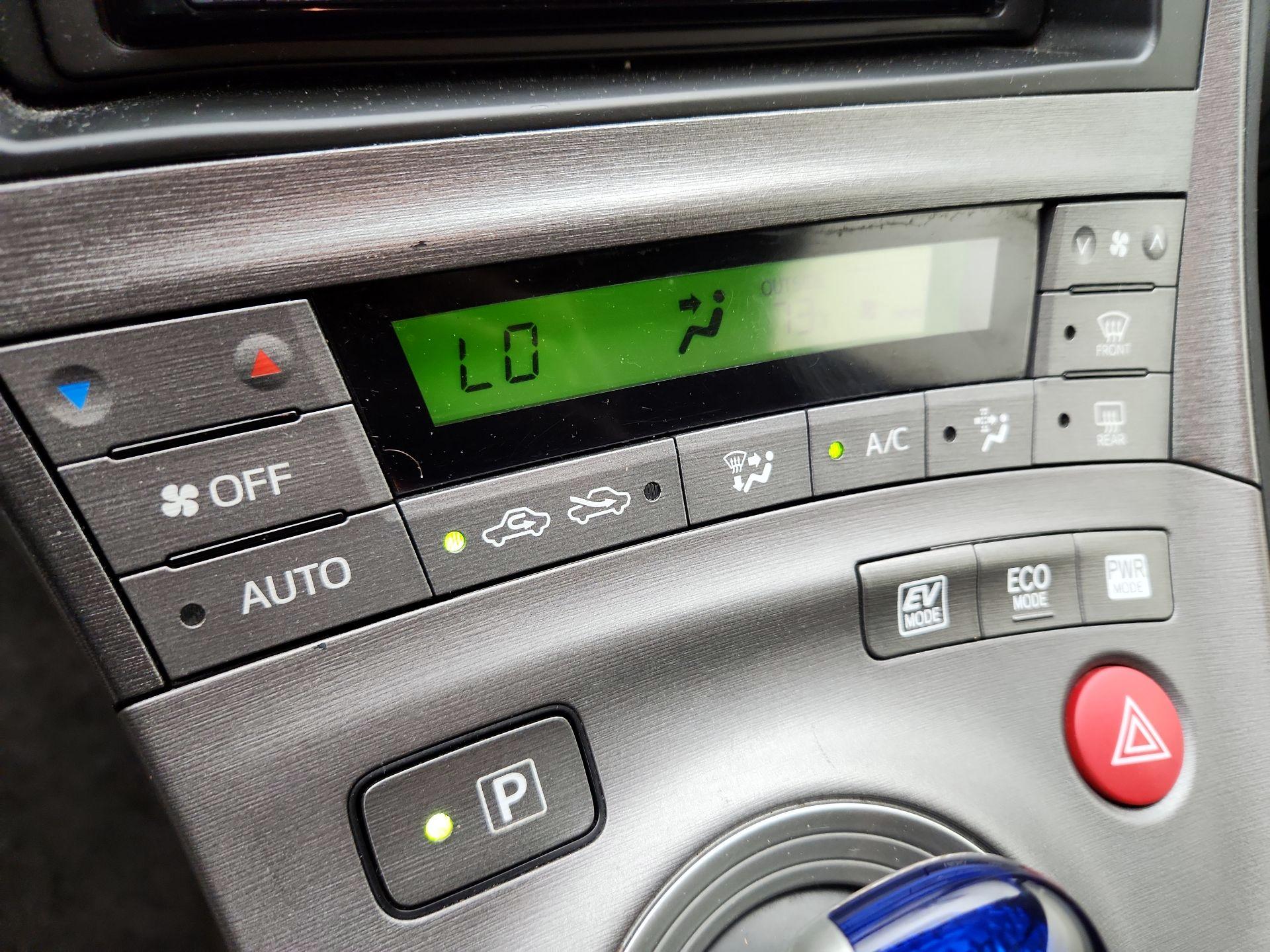 Thumbnail: 2015 Toyota Prius - 16