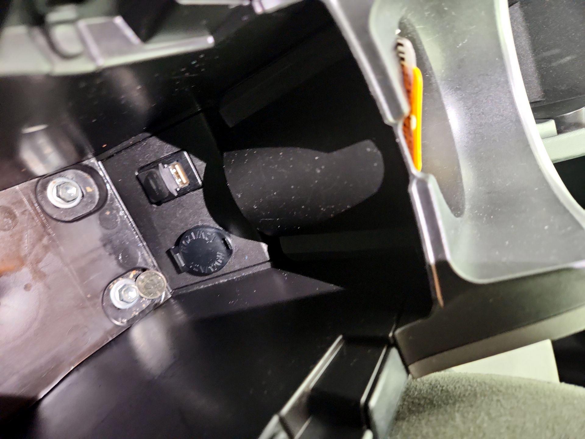 Thumbnail: 2015 Toyota Prius - 18