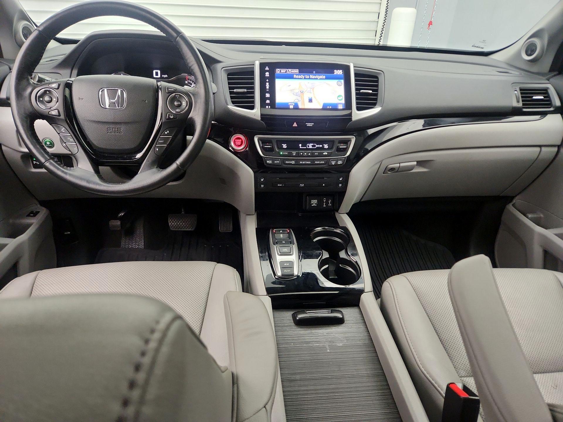 Thumbnail: 2017 Honda Pilot - 9