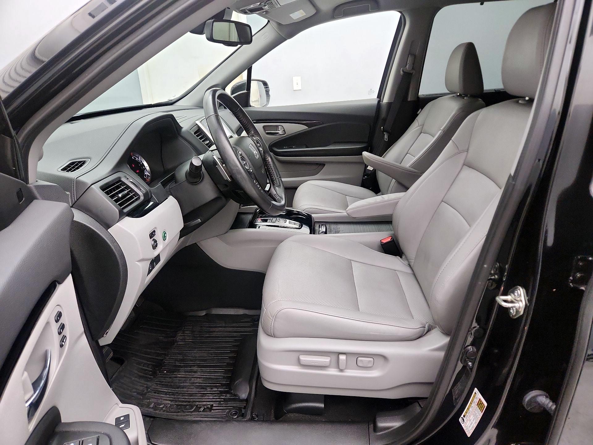 Thumbnail: 2017 Honda Pilot - 11