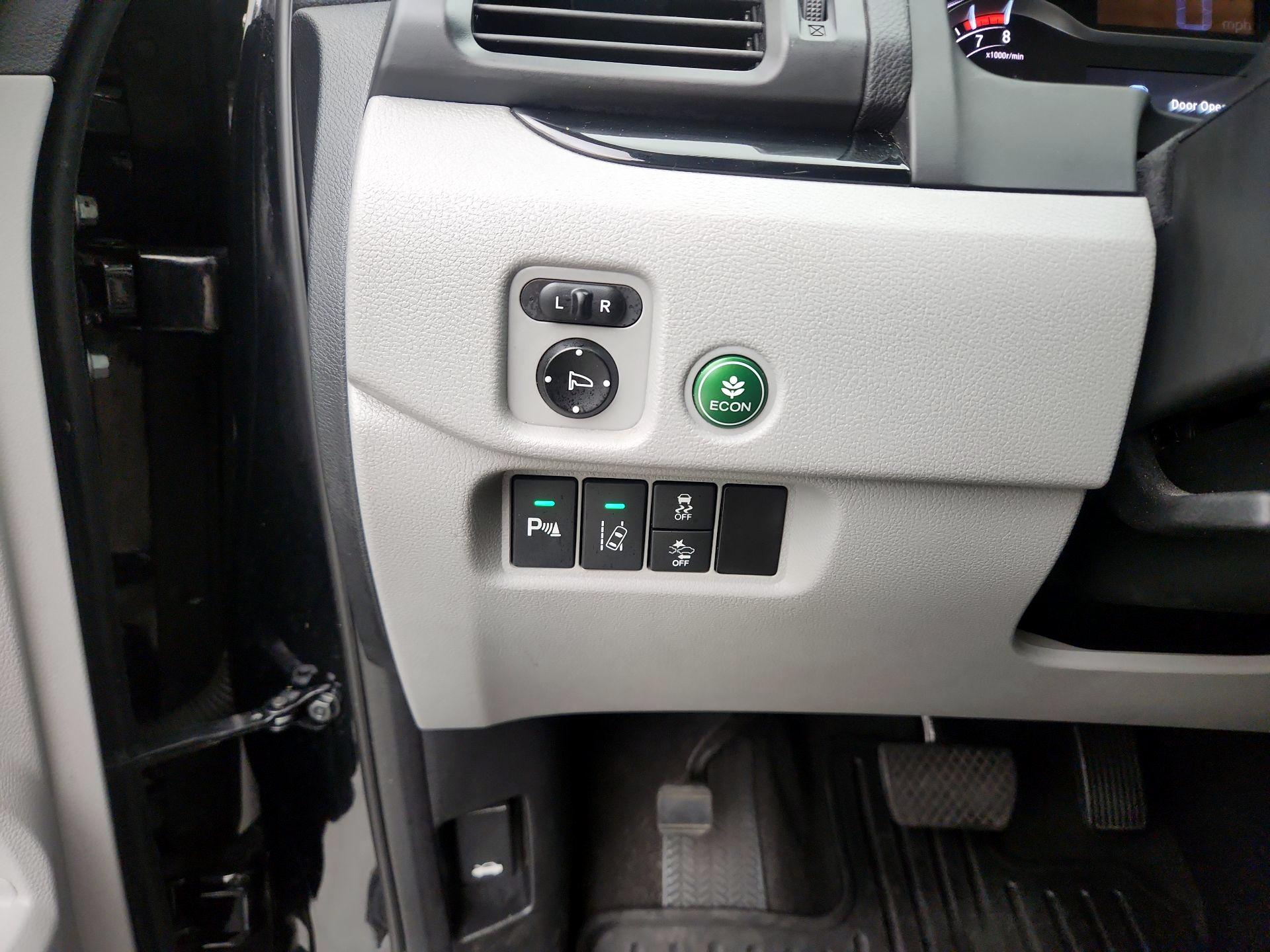 Thumbnail: 2017 Honda Pilot - 13