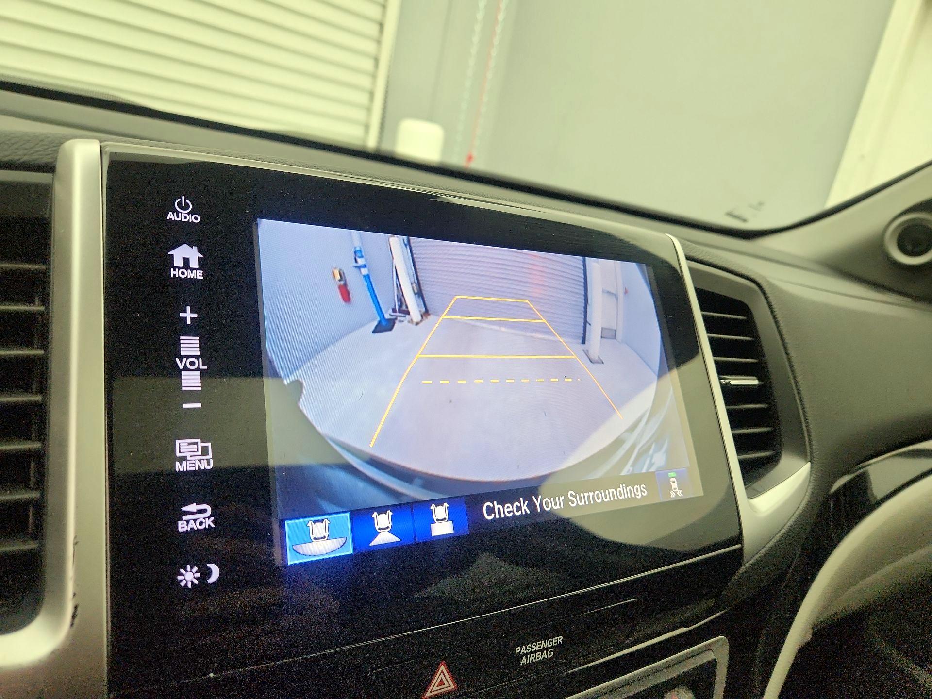 Thumbnail: 2017 Honda Pilot - 15