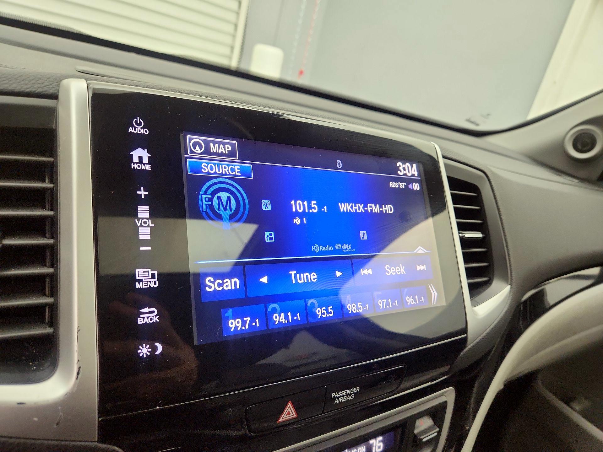 Thumbnail: 2017 Honda Pilot - 16