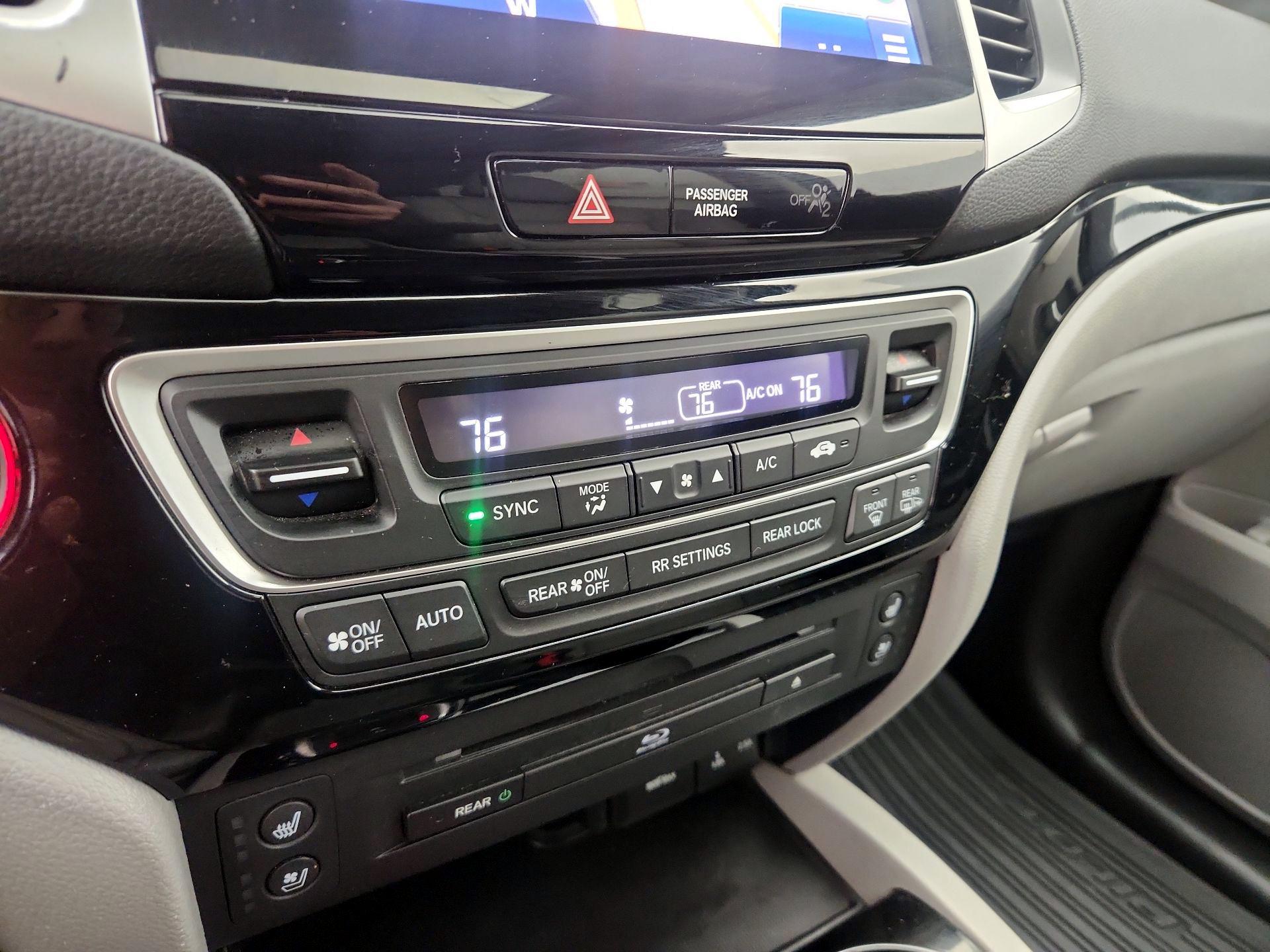 Thumbnail: 2017 Honda Pilot - 17