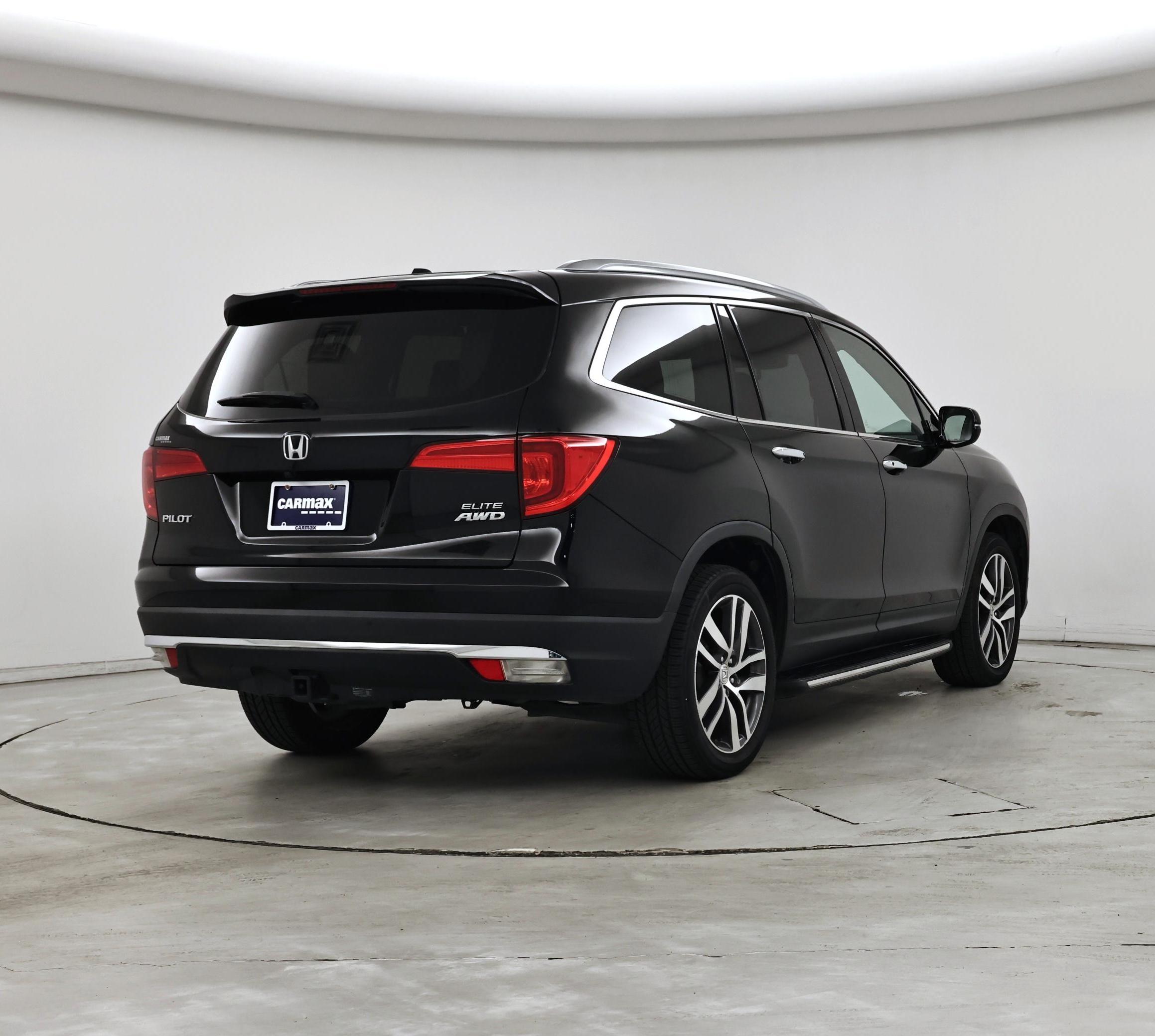 Thumbnail: 2017 Honda Pilot - 8