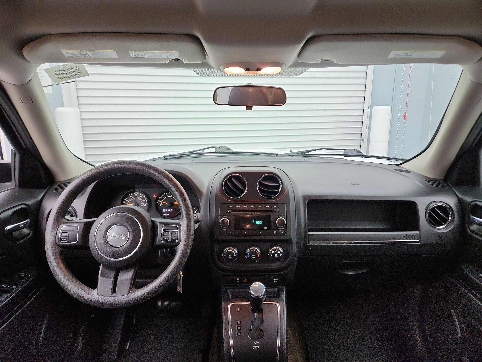 Thumbnail: 2015 Jeep Patriot - 9