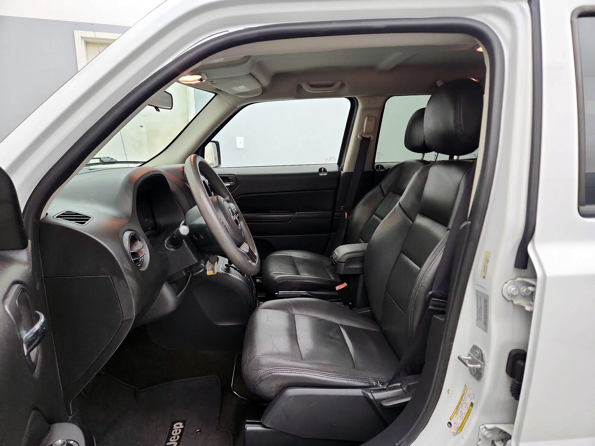 Thumbnail: 2015 Jeep Patriot - 11