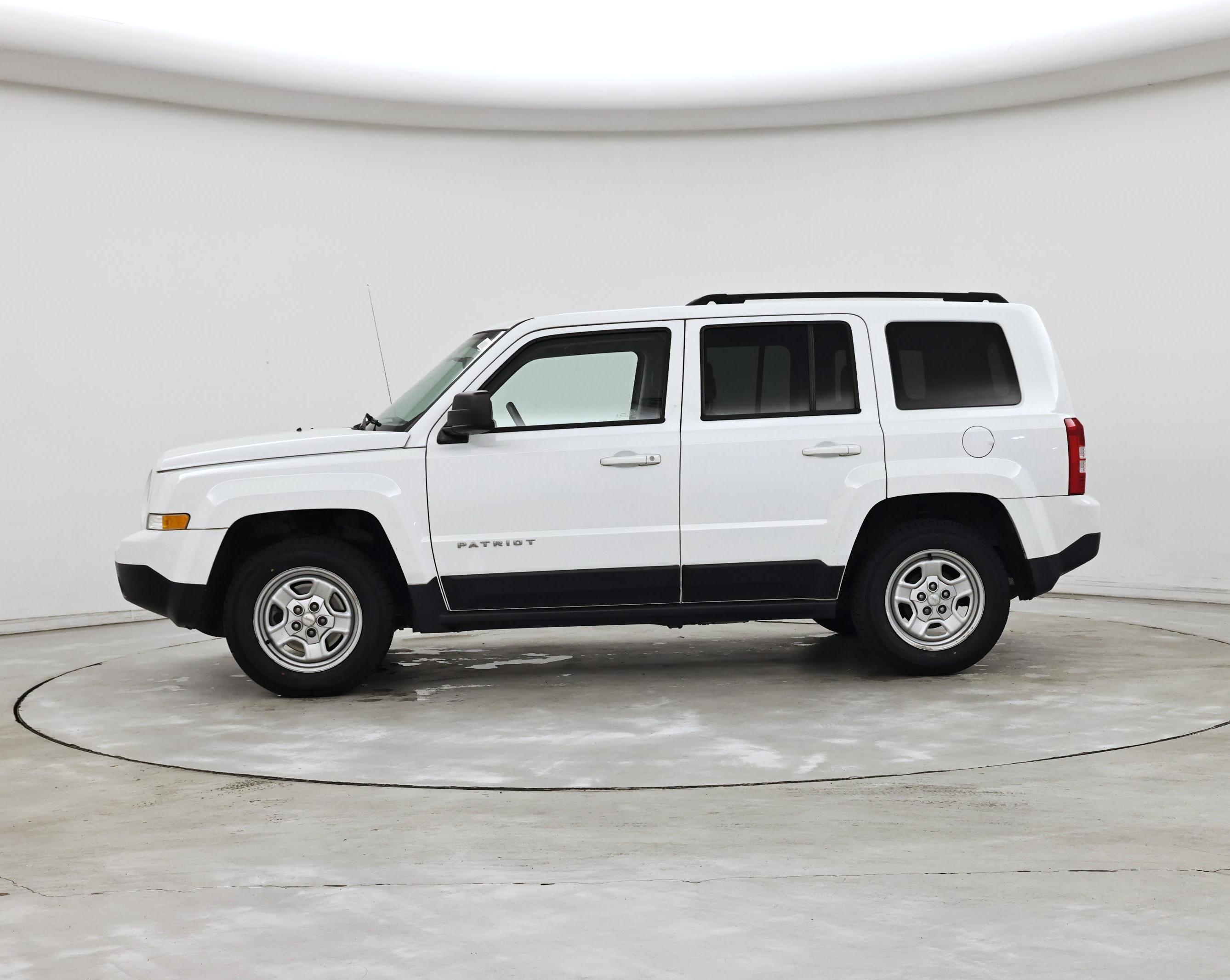Thumbnail: 2015 Jeep Patriot - 3