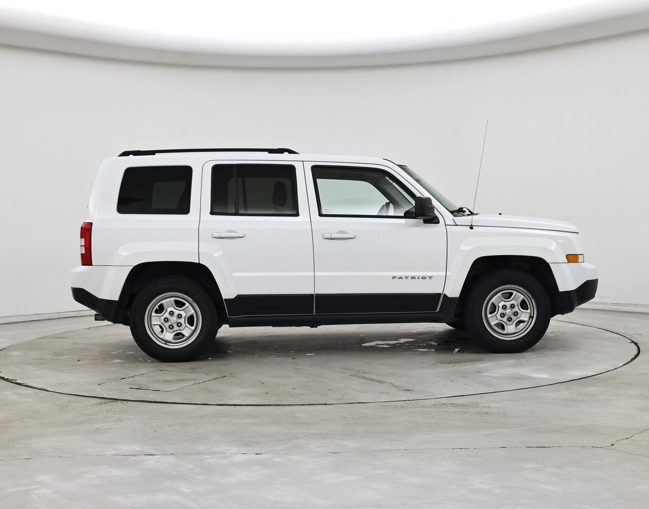 Thumbnail: 2015 Jeep Patriot - 7