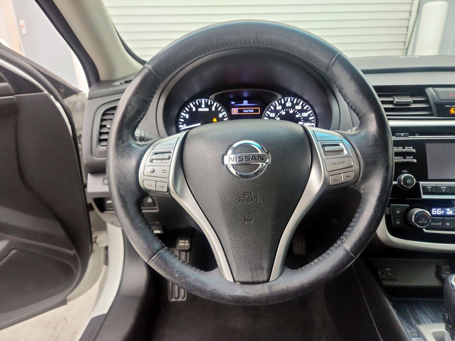 Thumbnail: 2018 Nissan Altima - 10