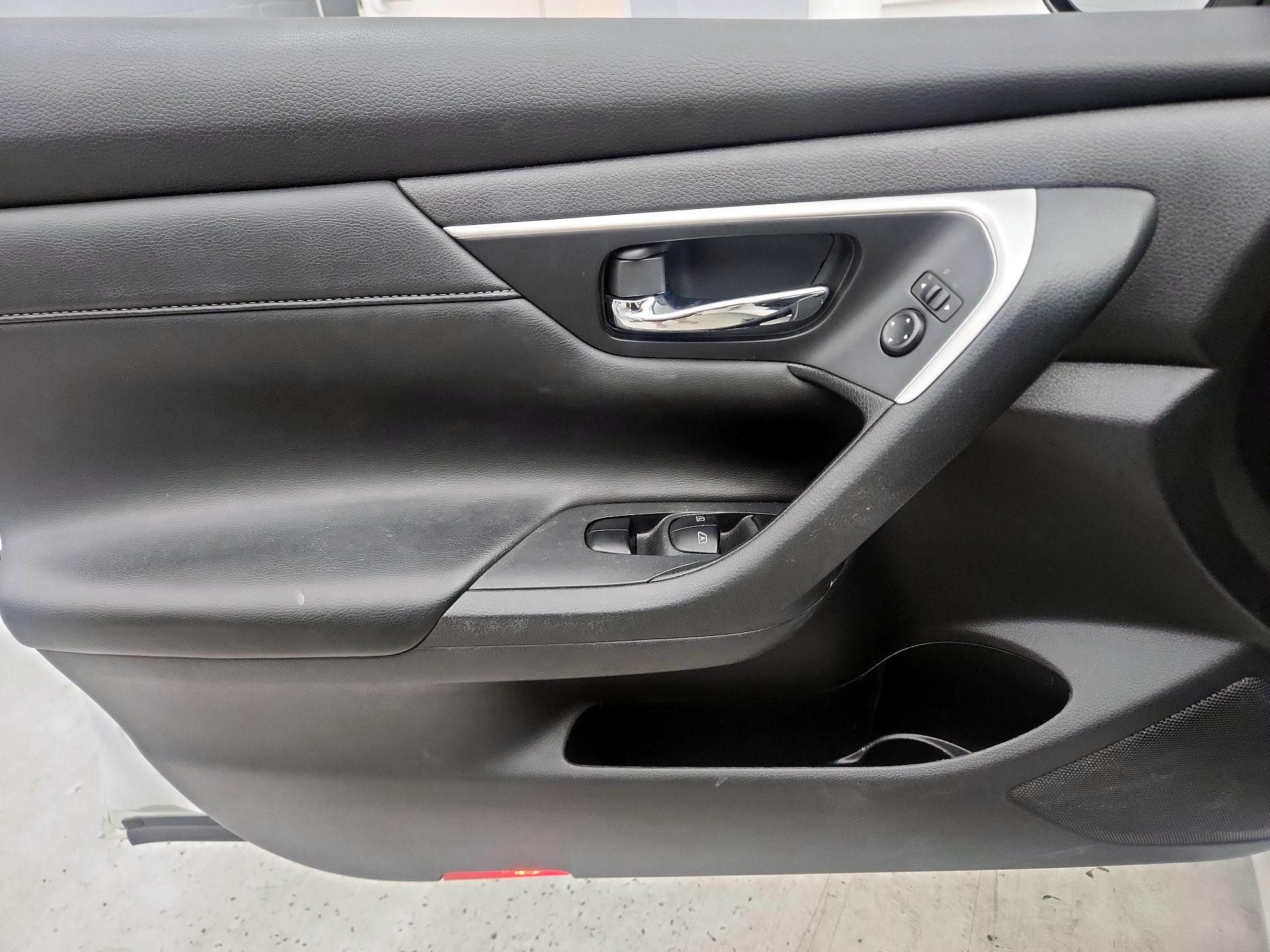 Thumbnail: 2018 Nissan Altima - 12