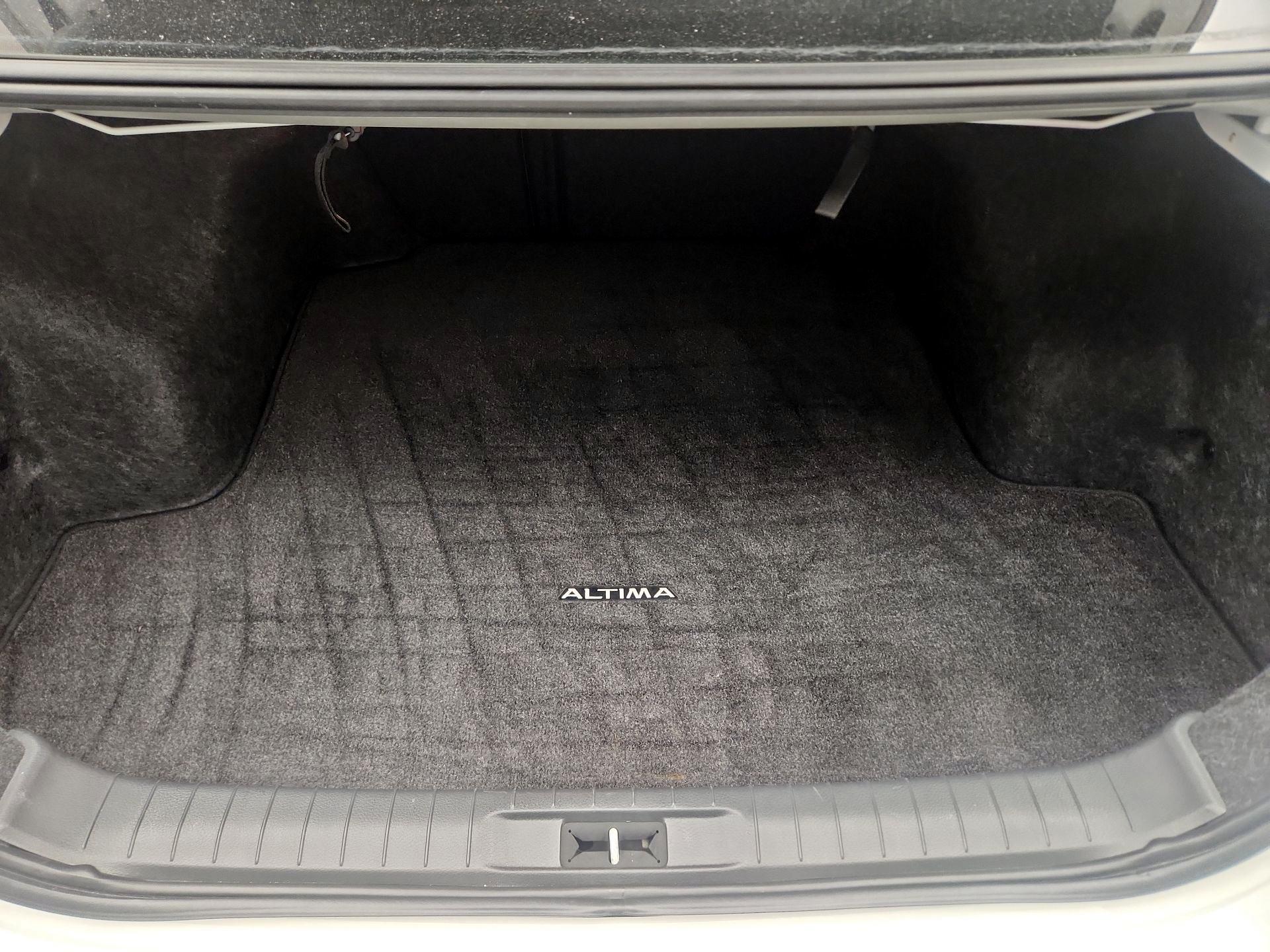 Thumbnail: 2018 Nissan Altima - 20