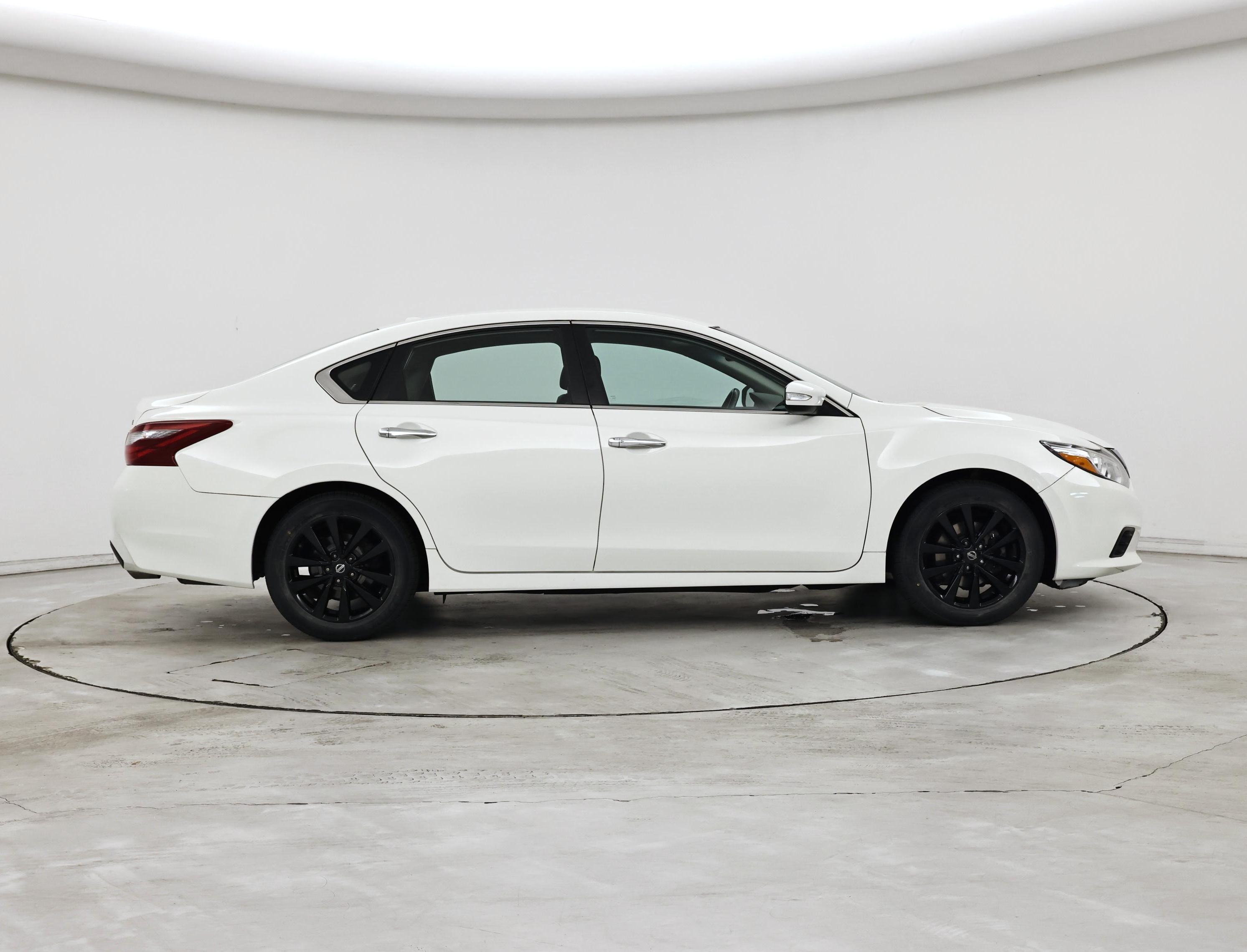 Thumbnail: 2018 Nissan Altima - 7