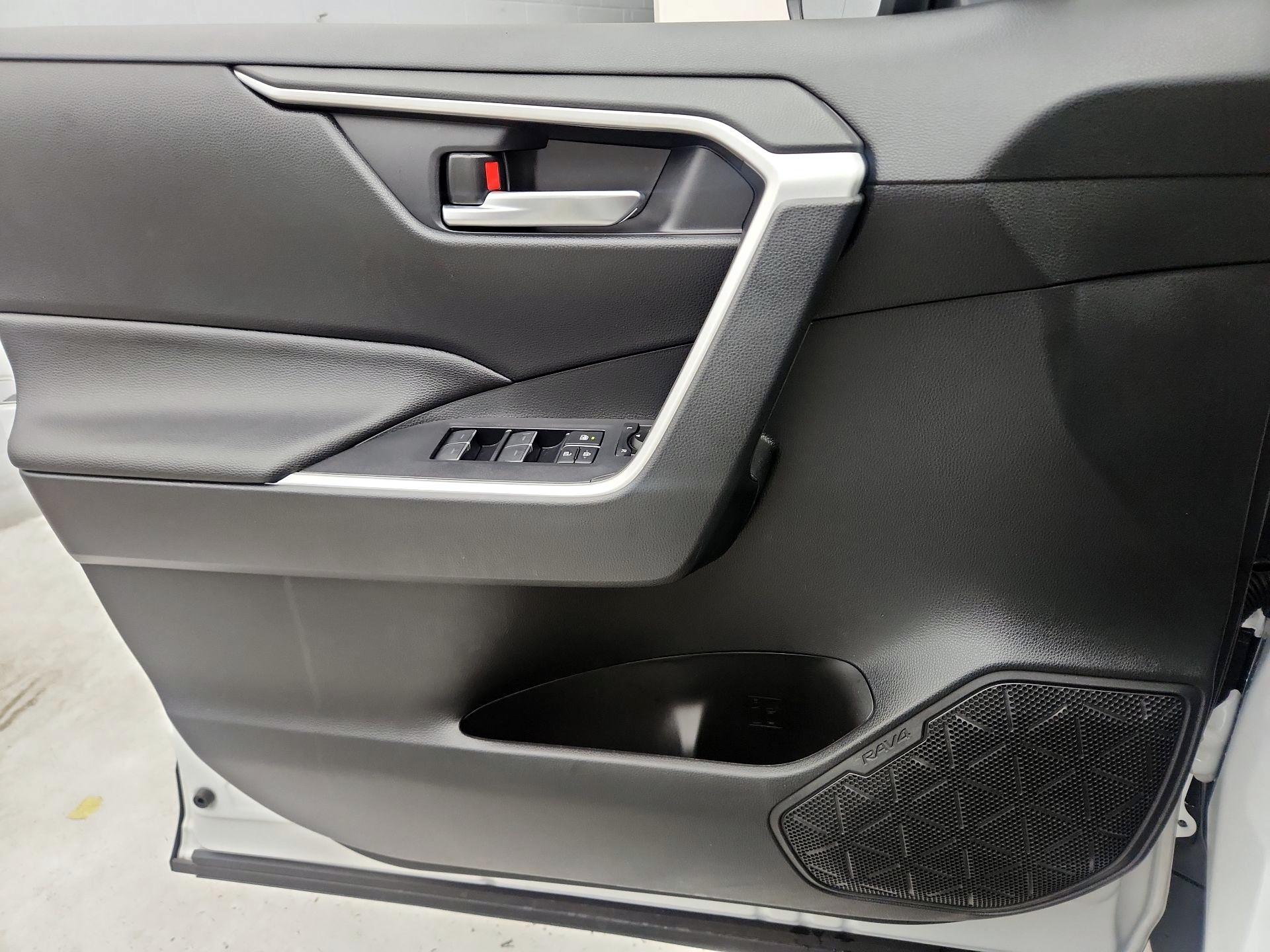 Thumbnail: 2025 Toyota RAV4 - 12