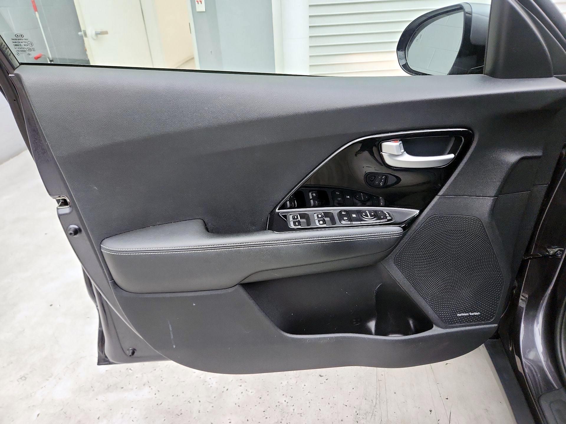 Thumbnail: 2018 Kia Niro - 12