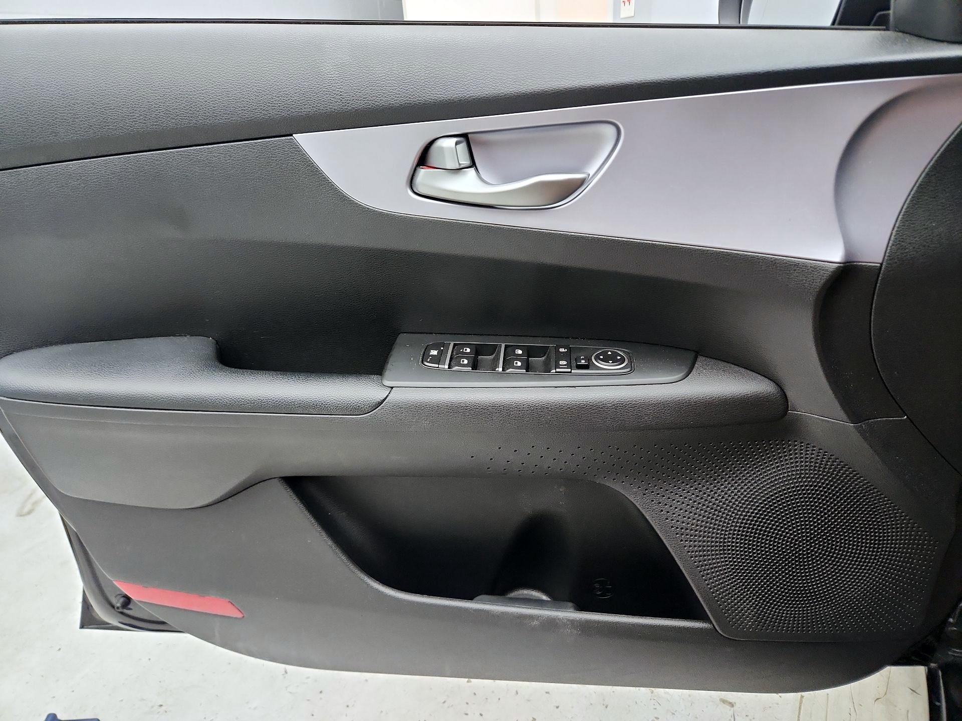 Thumbnail: 2022 Kia Forte - 12