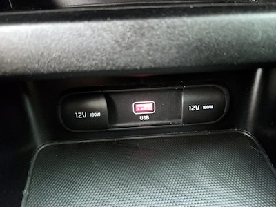 USB/AUX Ports