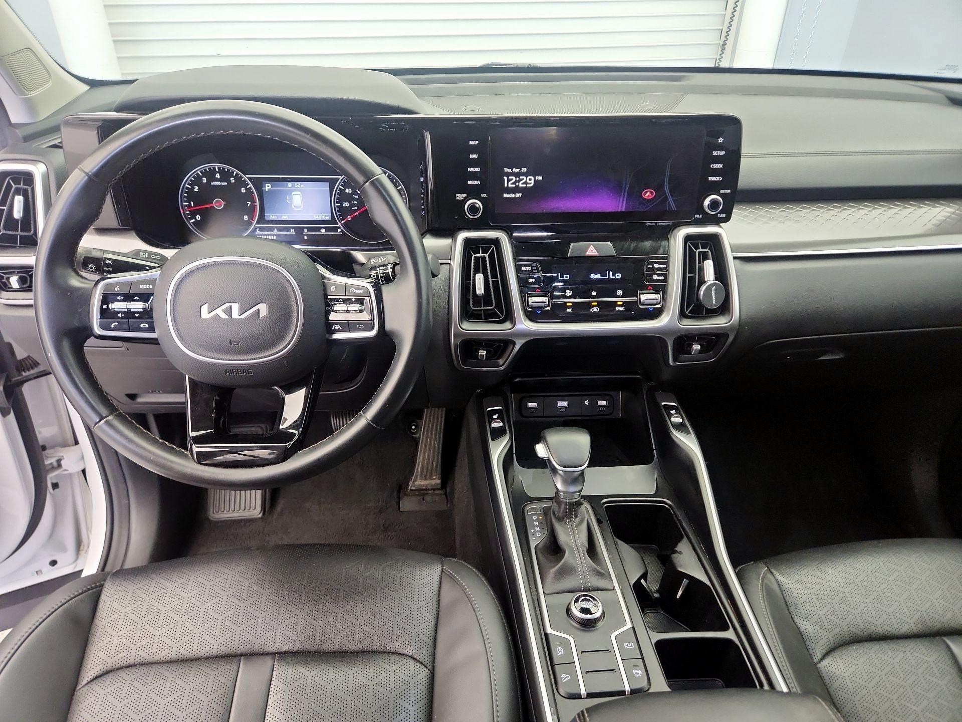 Thumbnail: 2023 Kia Sorento - 9