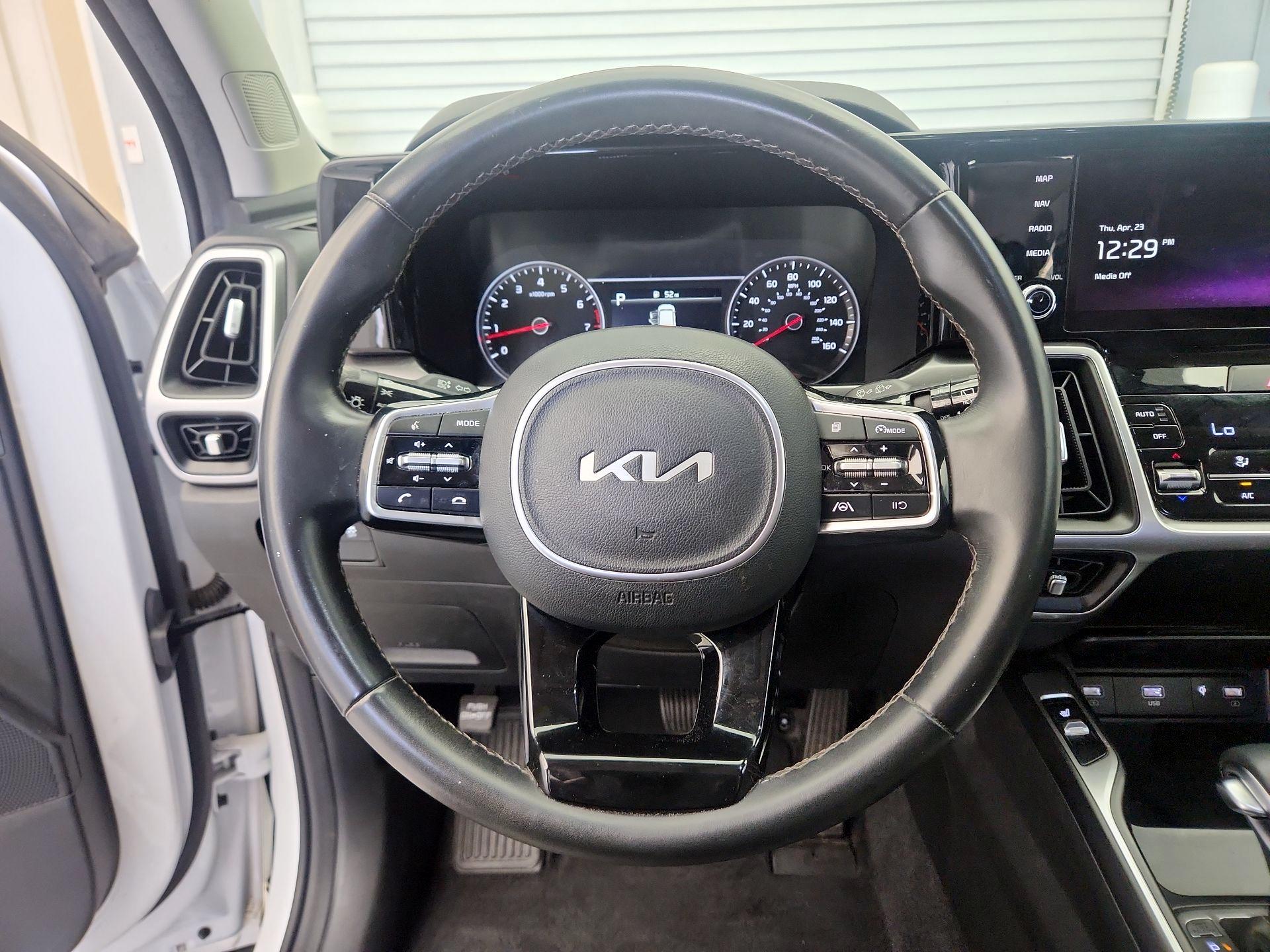 Thumbnail: 2023 Kia Sorento - 10