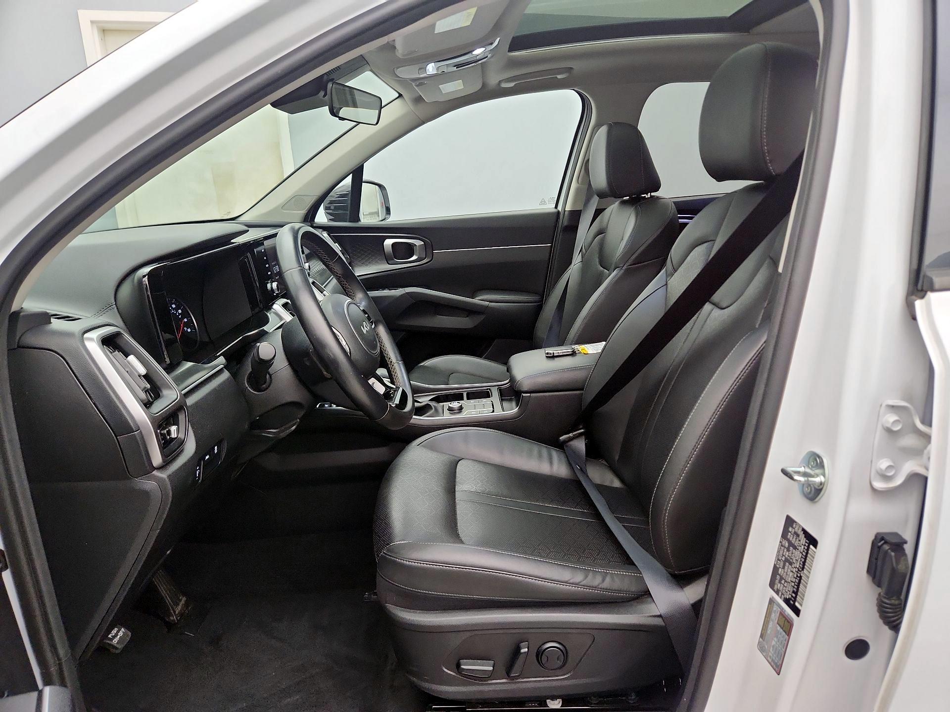 Thumbnail: 2023 Kia Sorento - 11