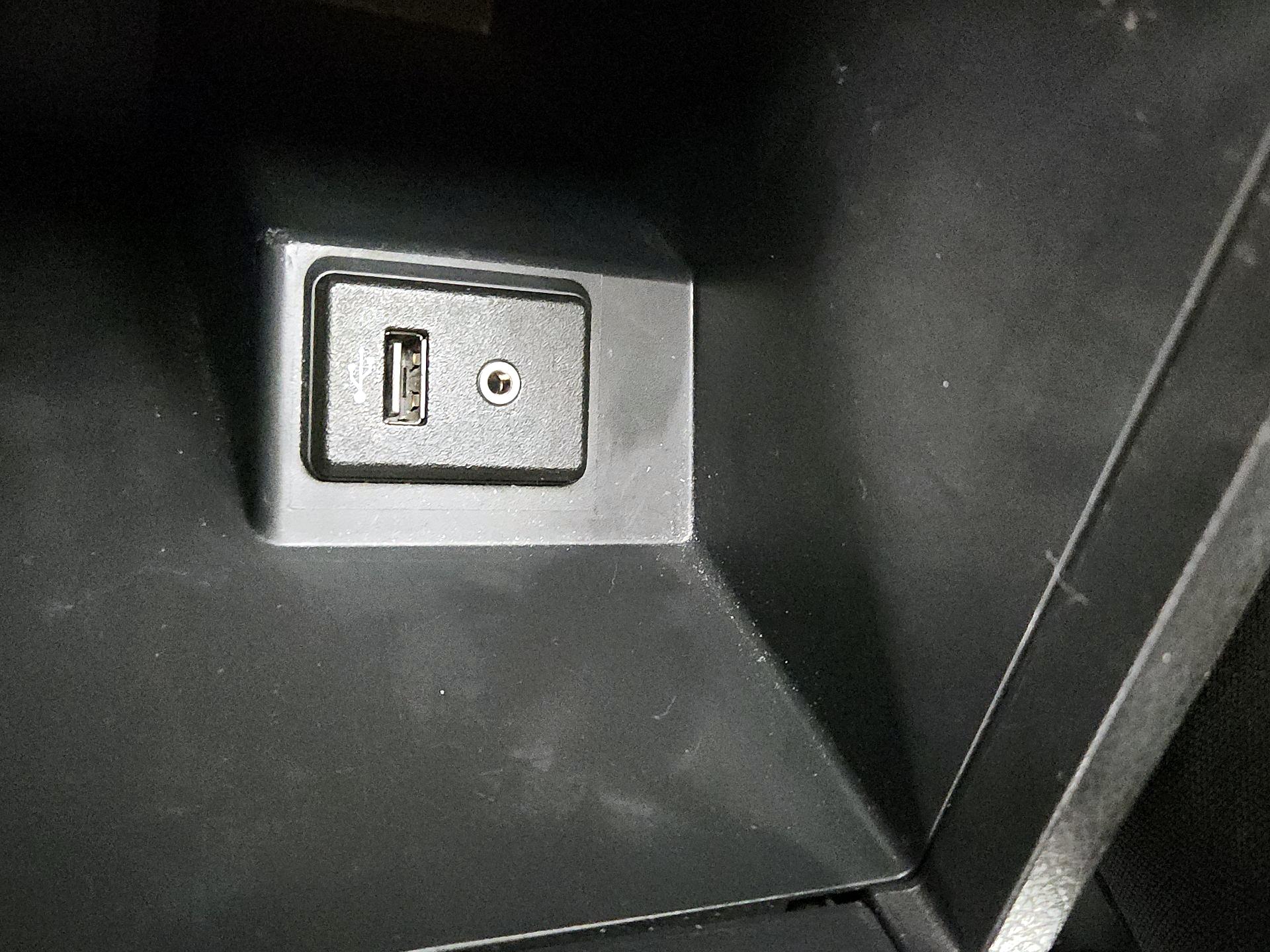 Thumbnail: 2017 Nissan Sentra - 18