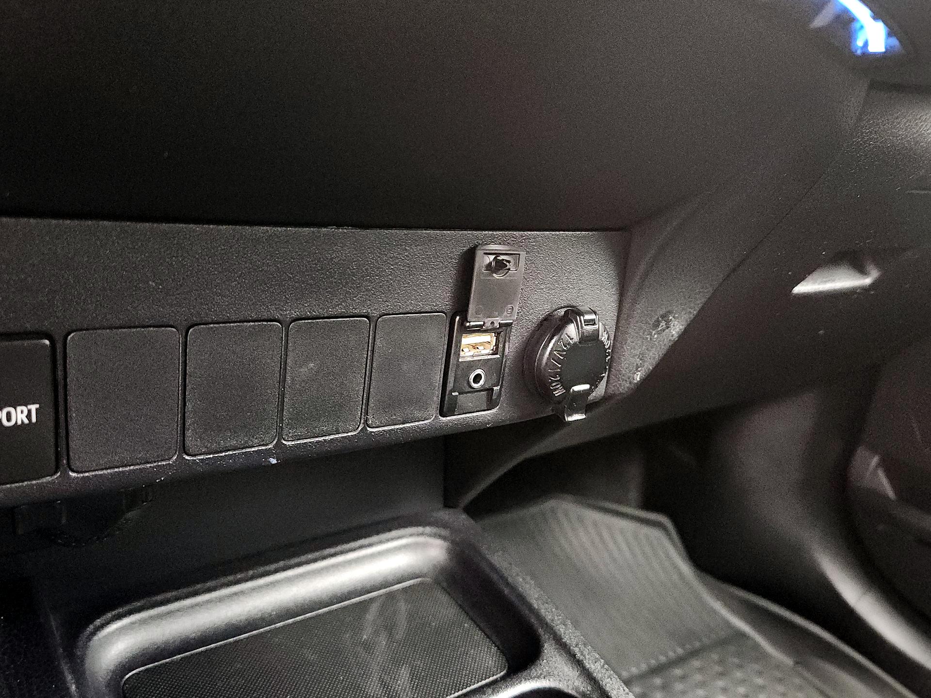 Thumbnail: 2018 Toyota RAV4 - 18