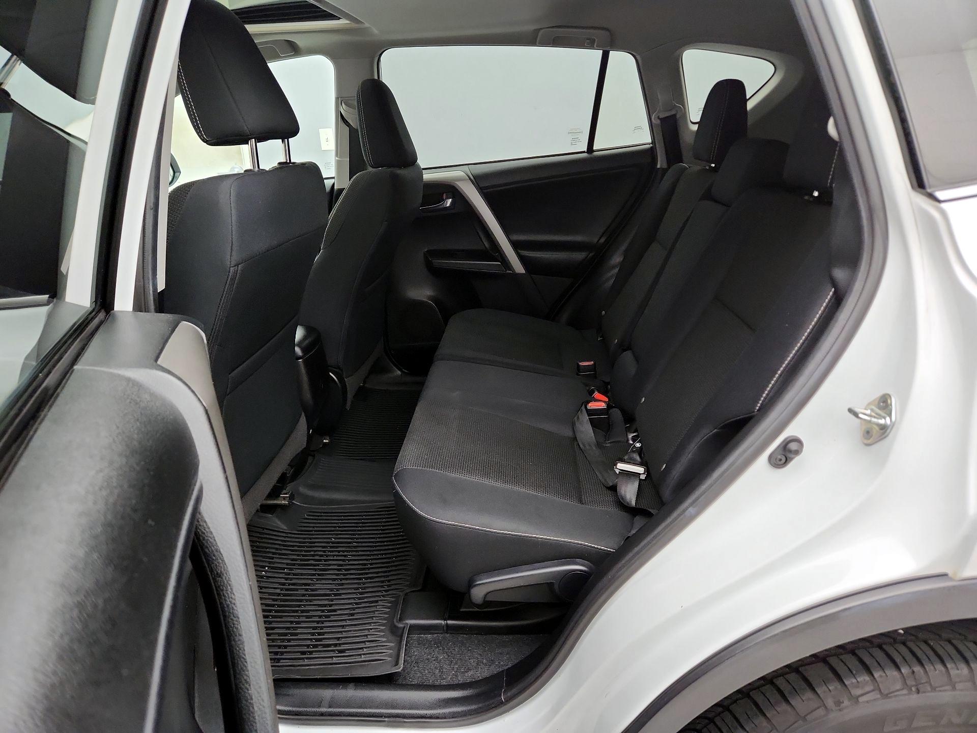 Thumbnail: 2018 Toyota RAV4 - 20