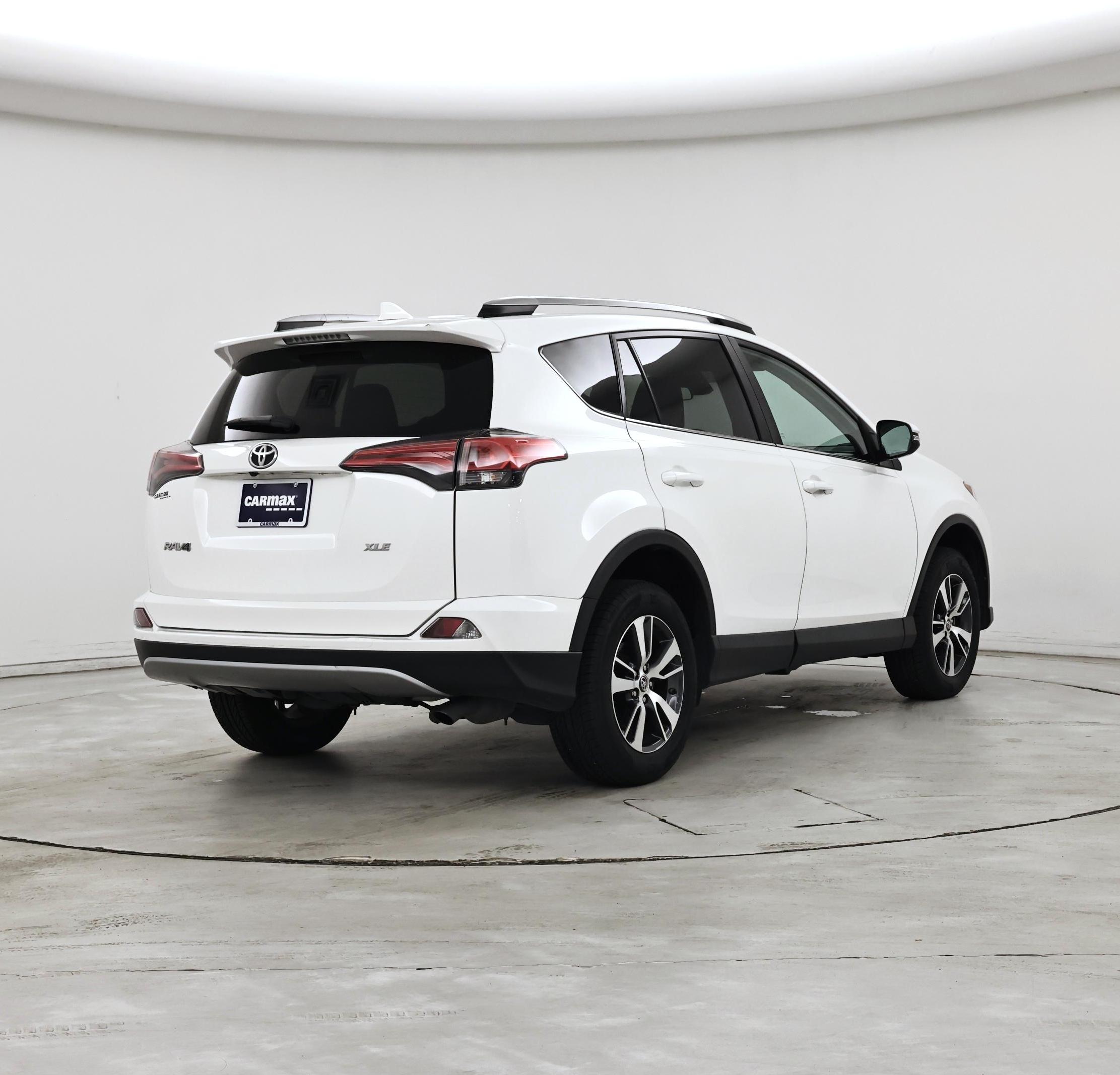 Thumbnail: 2018 Toyota RAV4 - 8