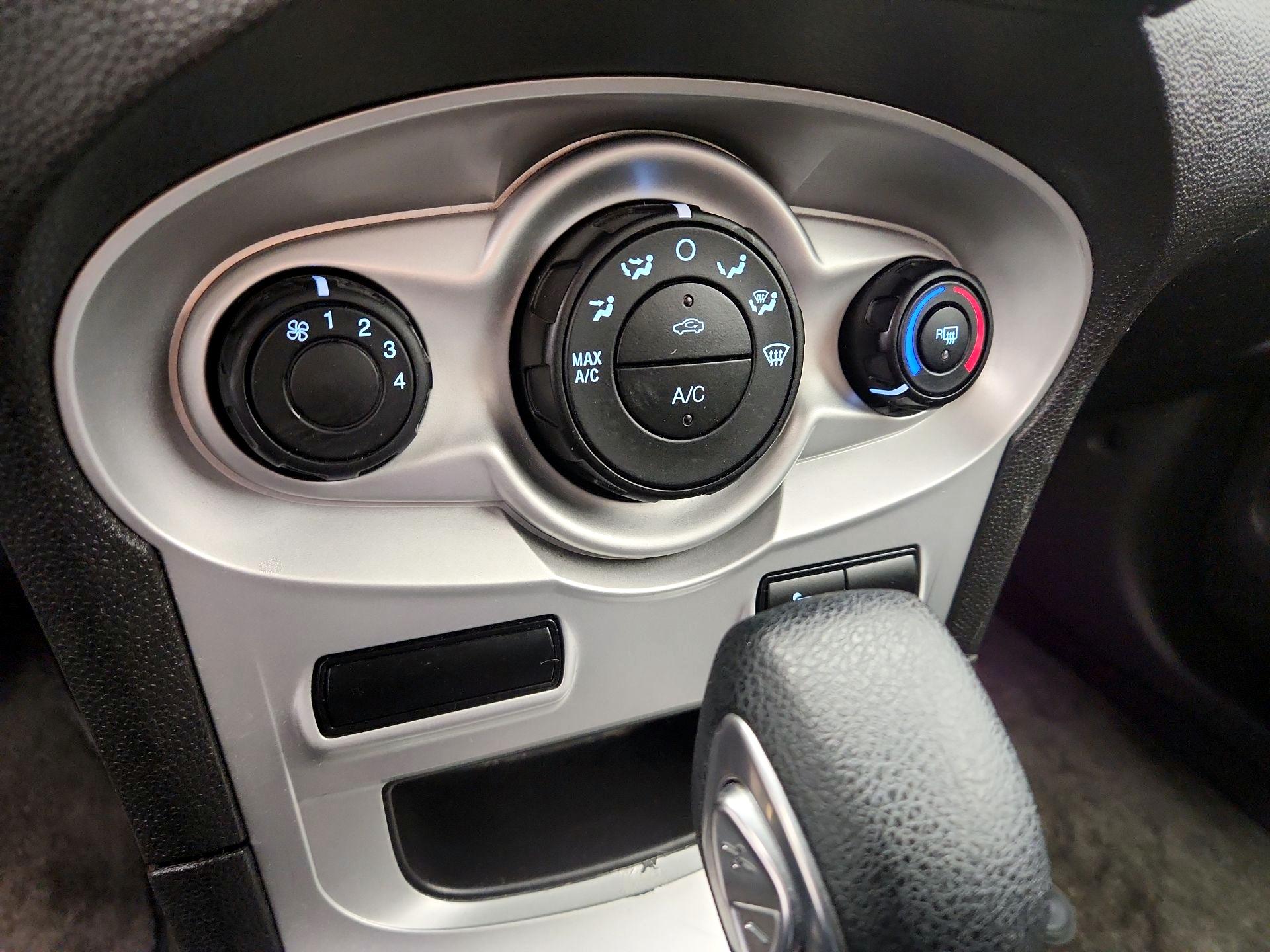 Thumbnail: 2018 Ford Fiesta - 16
