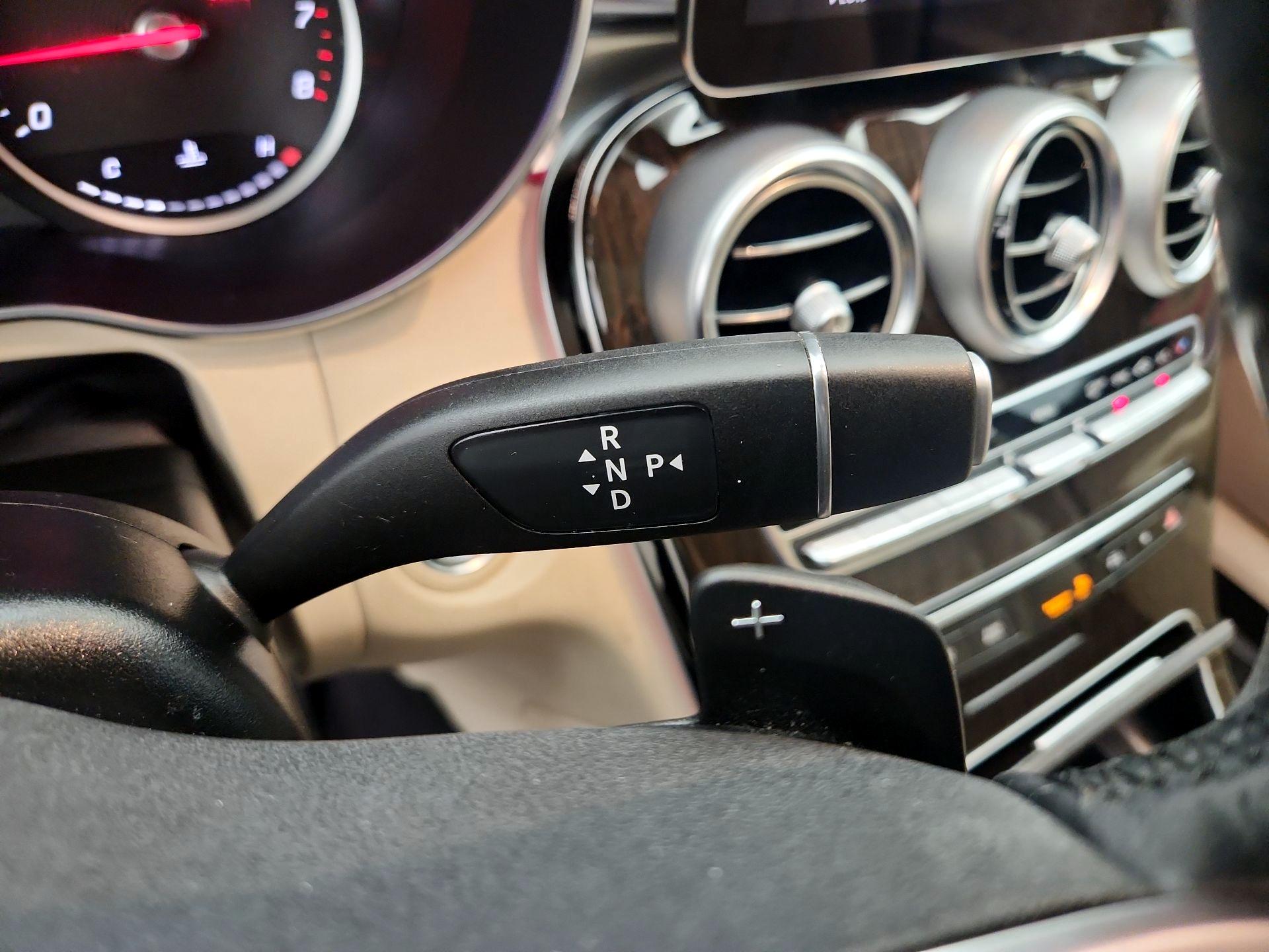 Thumbnail: 2022 Mercedes-Benz GLC - 17