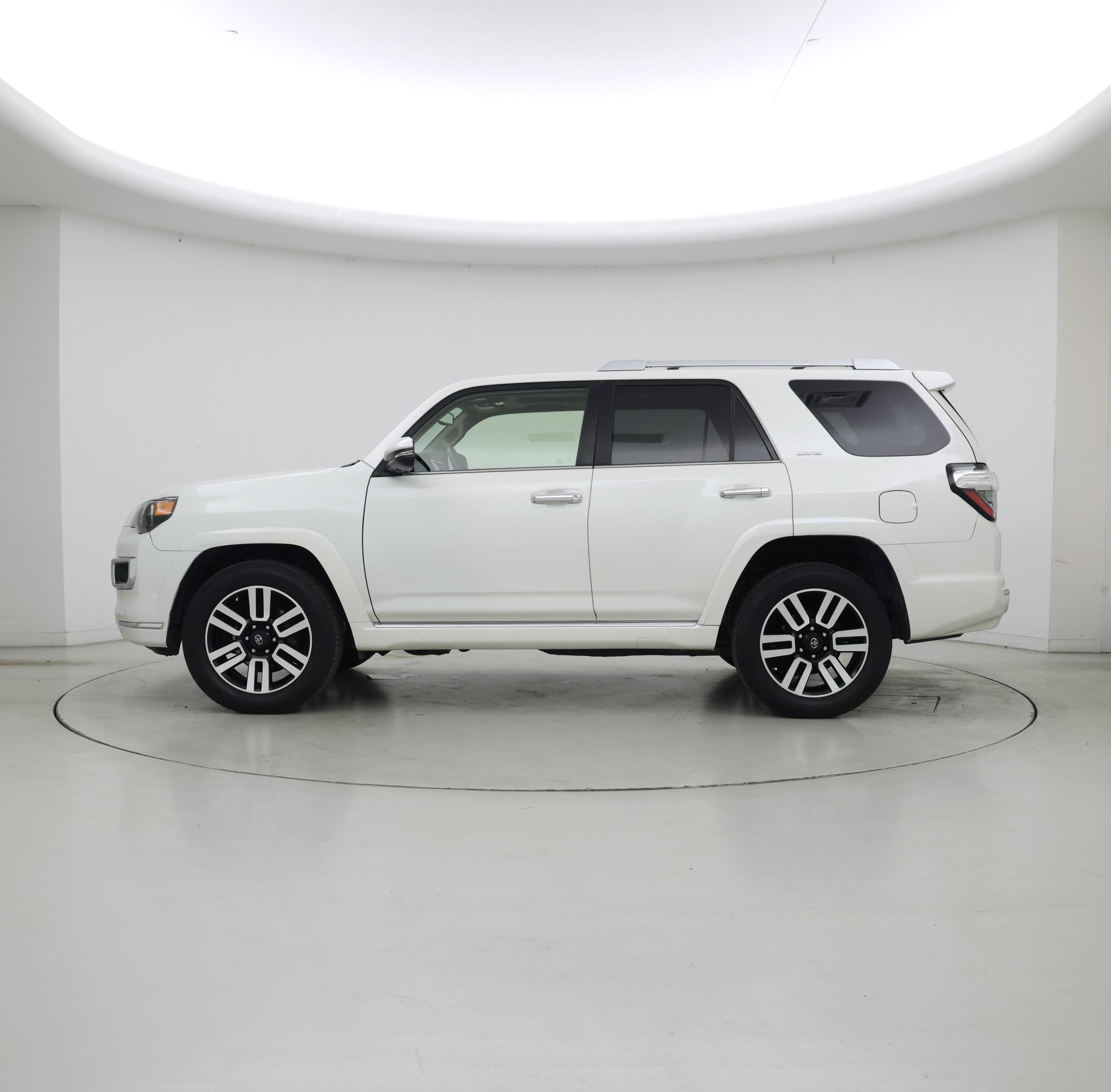 Thumbnail: 2019 Toyota 4Runner - 3