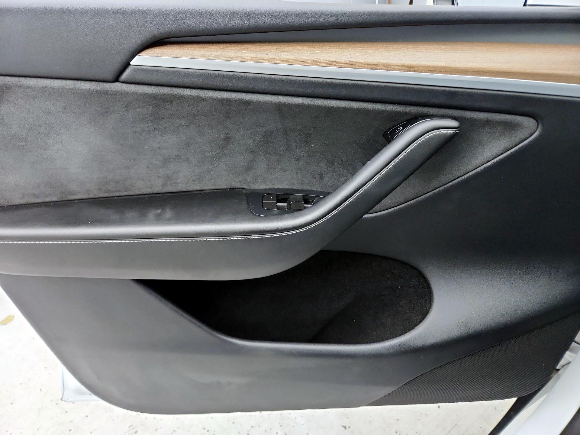Thumbnail: 2023 Tesla Model Y - 12