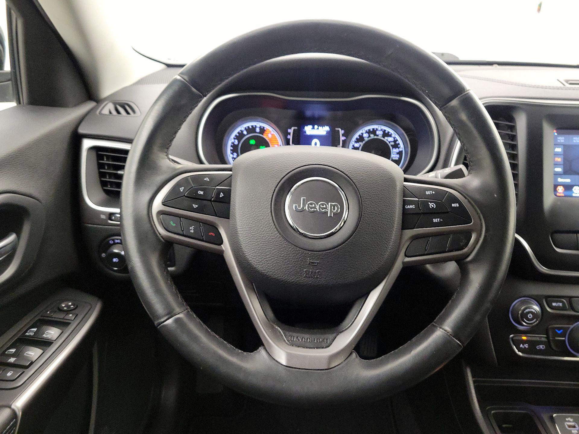 Thumbnail: 2019 Jeep Cherokee - 10